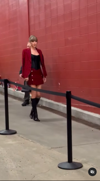 Taylor Swift | Quelle: Instagram/extratv