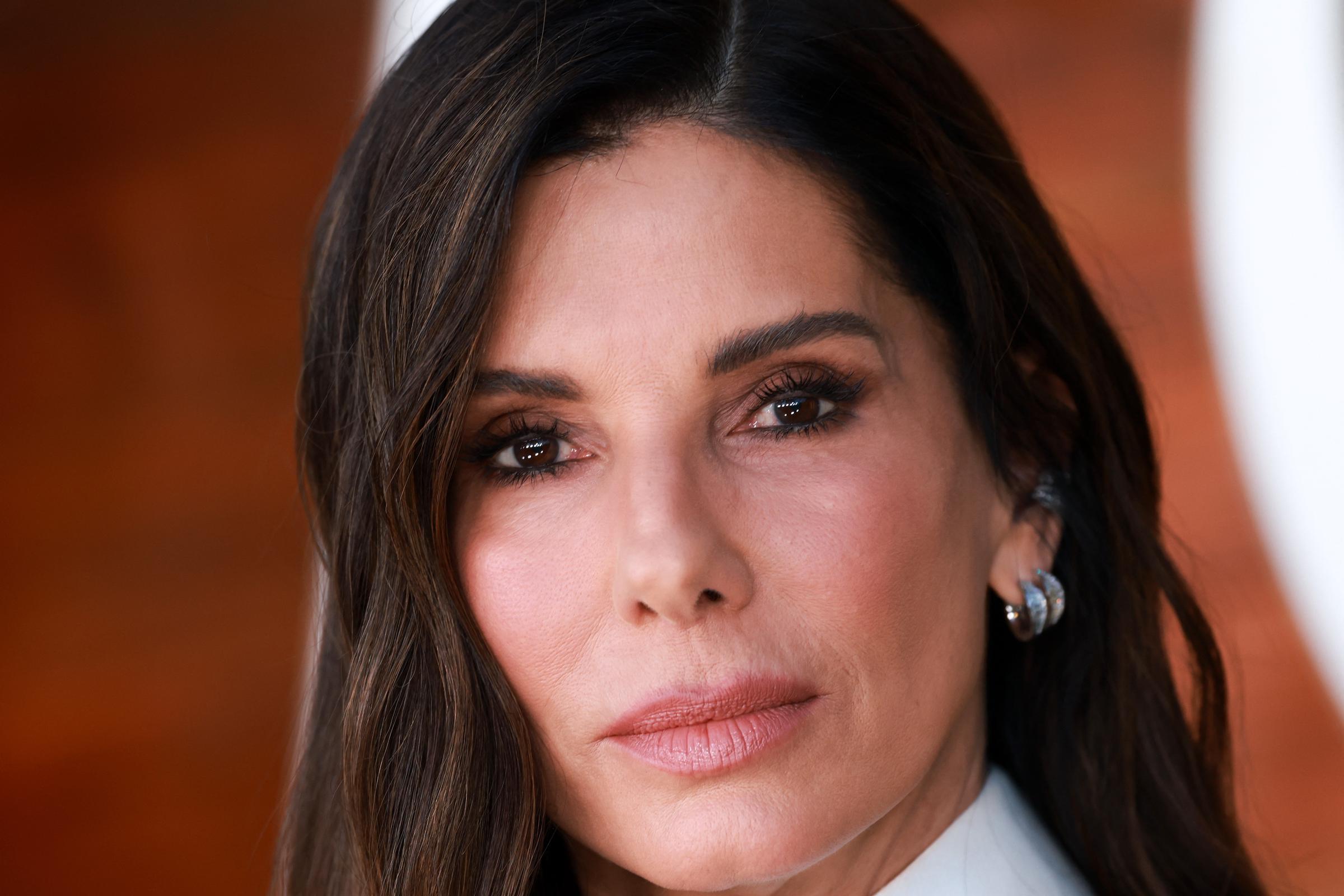 Sandra Bullock sagte, ihre Tochter Laila scheue sich nicht, ihre Meinung zu sagen. Die Schauspielerin hat gelernt, die Ehrlichkeit ihrer Tochter zu schätzen. | Quelle: Getty Images