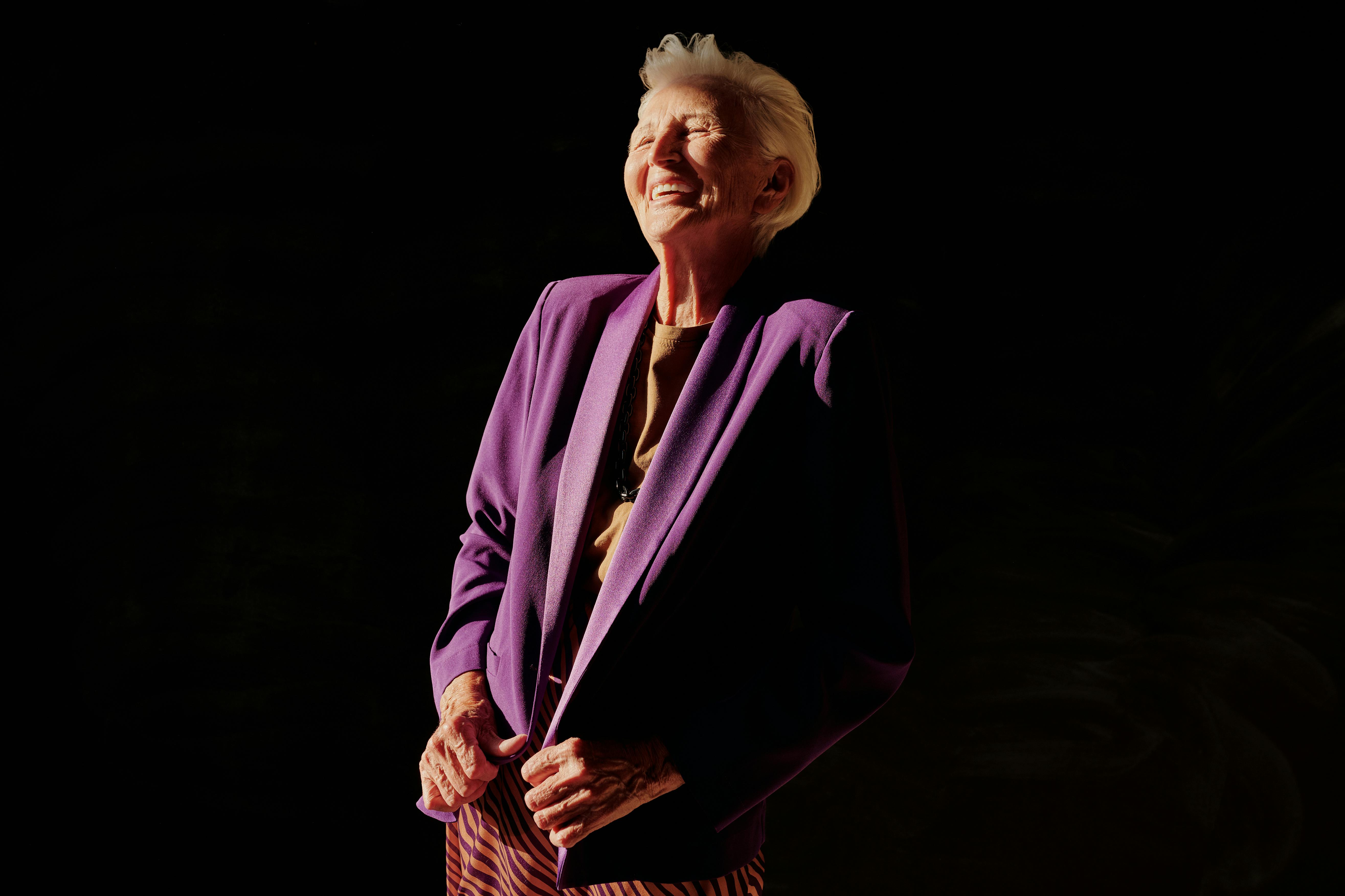 Eine glückliche Frau, die lacht | Quelle: Pexels