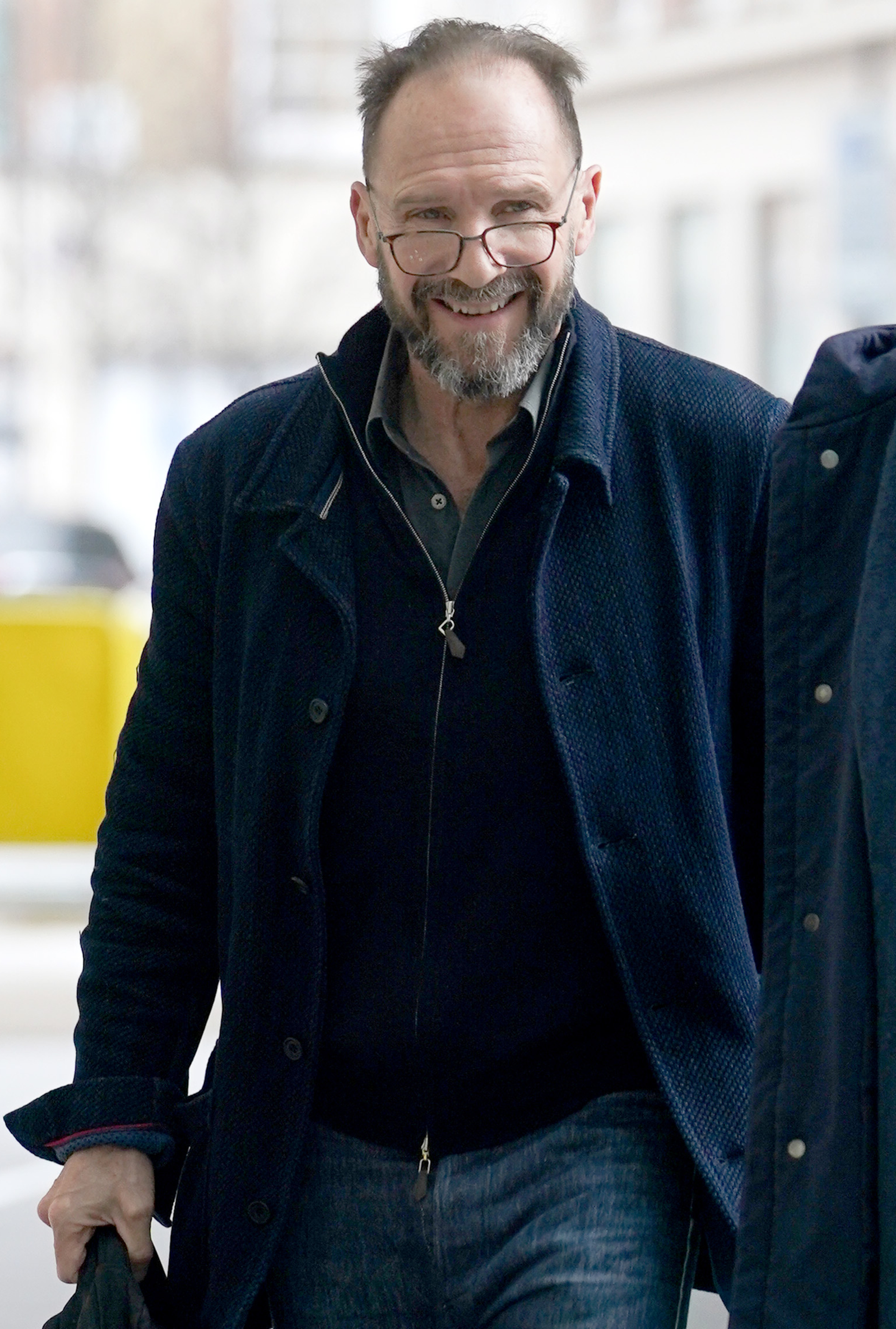 Ralph Fiennes im BBC Broadcasting House in London im Februar 2024. | Quelle: Getty Images