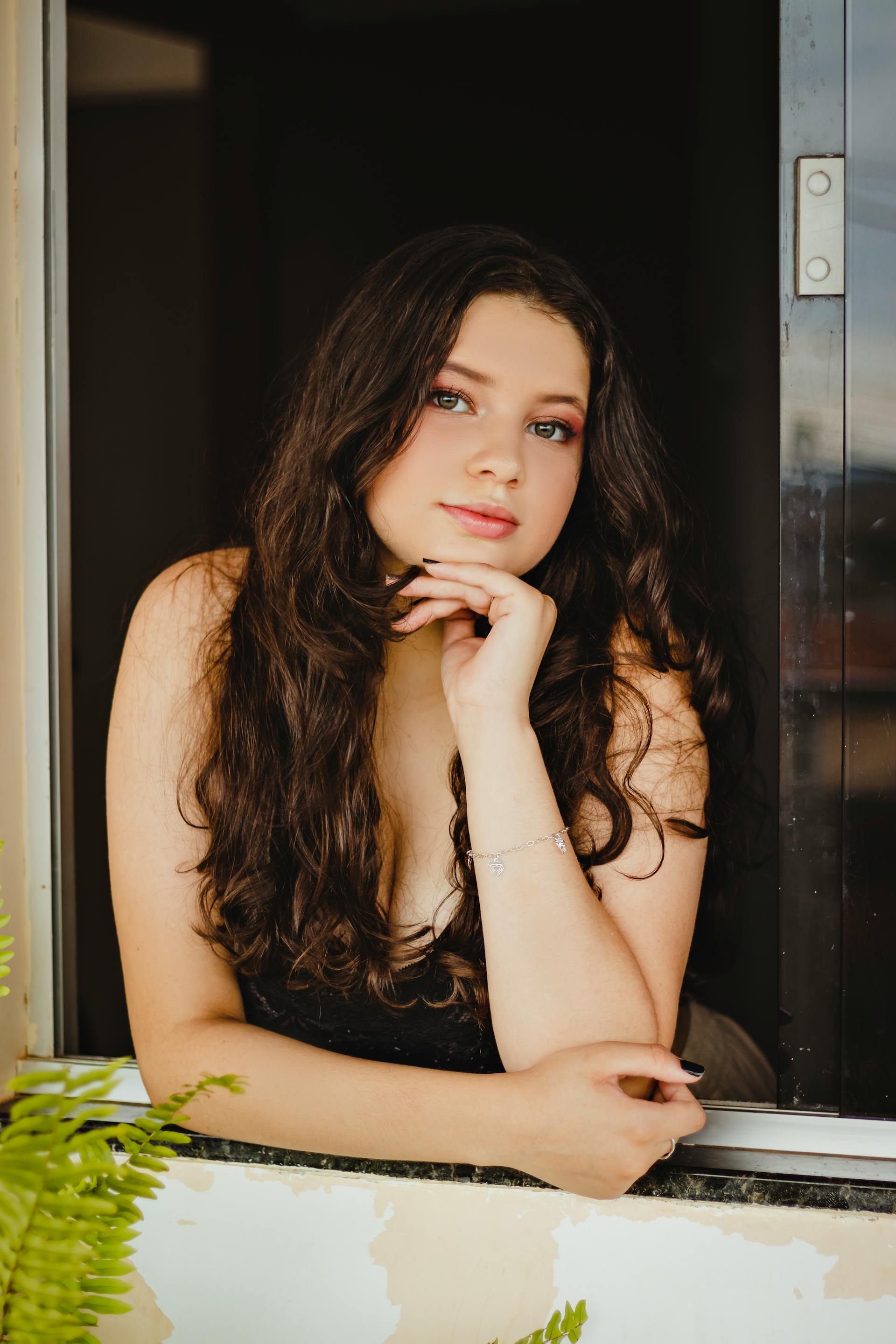 Ein nachdenkliches Teenager-Mädchen | Quelle: Pexels