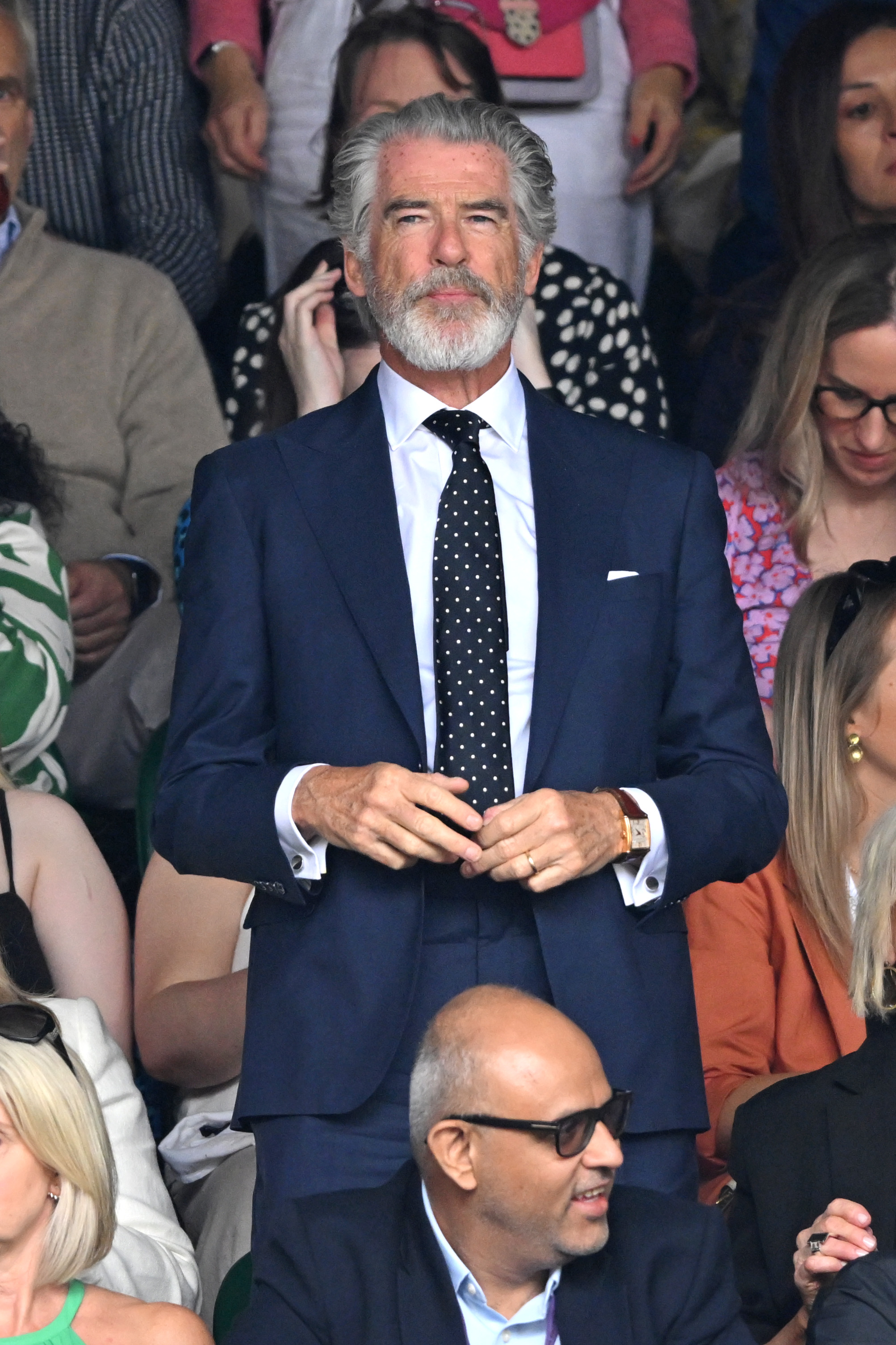 Pierce Brosnan an Tag dreizehn der Wimbledon Tennis Championships am 13. Juli 2024 in London, England. | Quelle: Getty Images