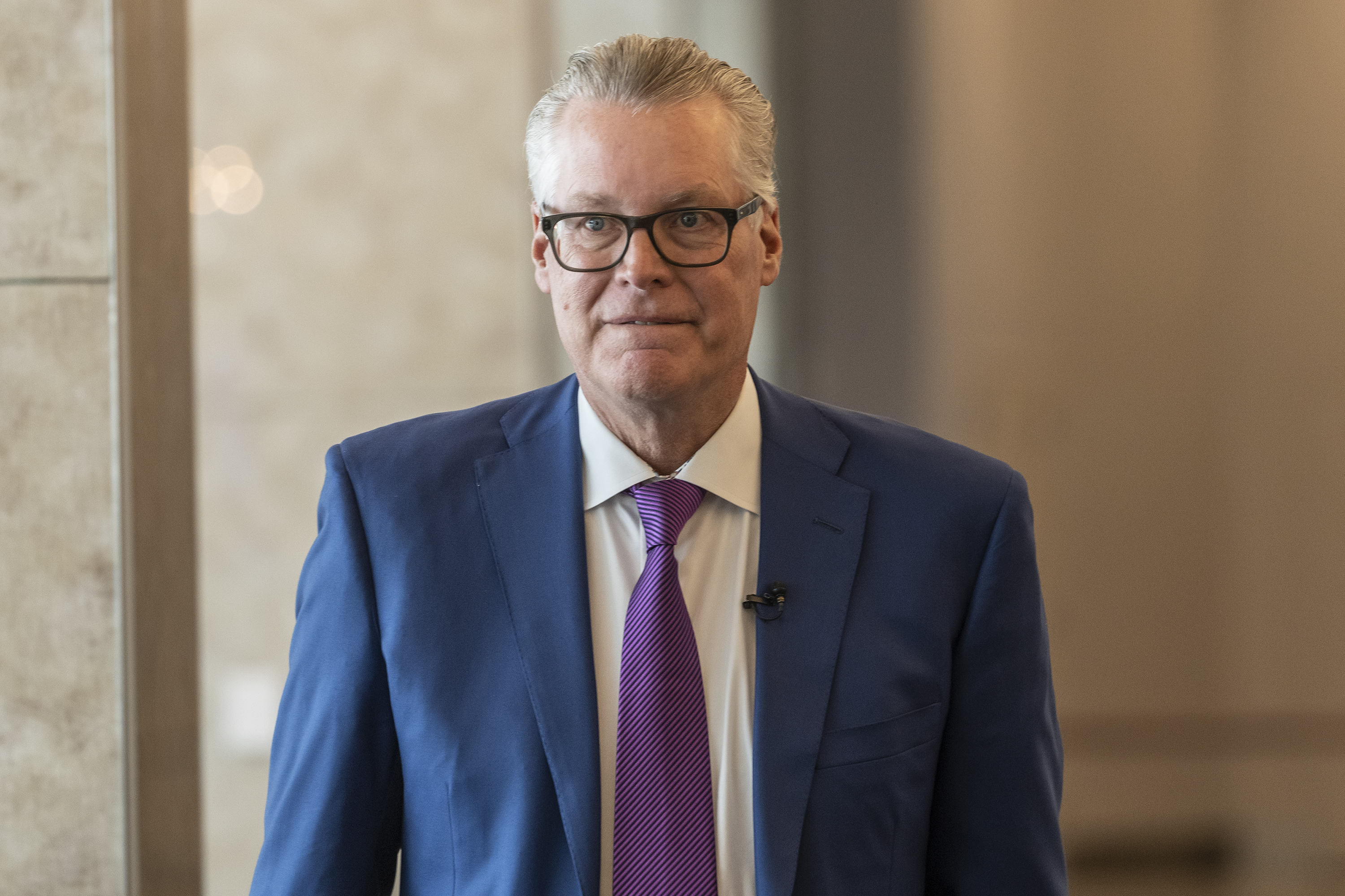 Ed Bastian, CEO von Delta Airlines, bei der Bekanntgabe der Gouverneurin Kathy Hochul am Flughafen LaGuardia in New York am 1. Juni 2022 | Quelle: Getty Images