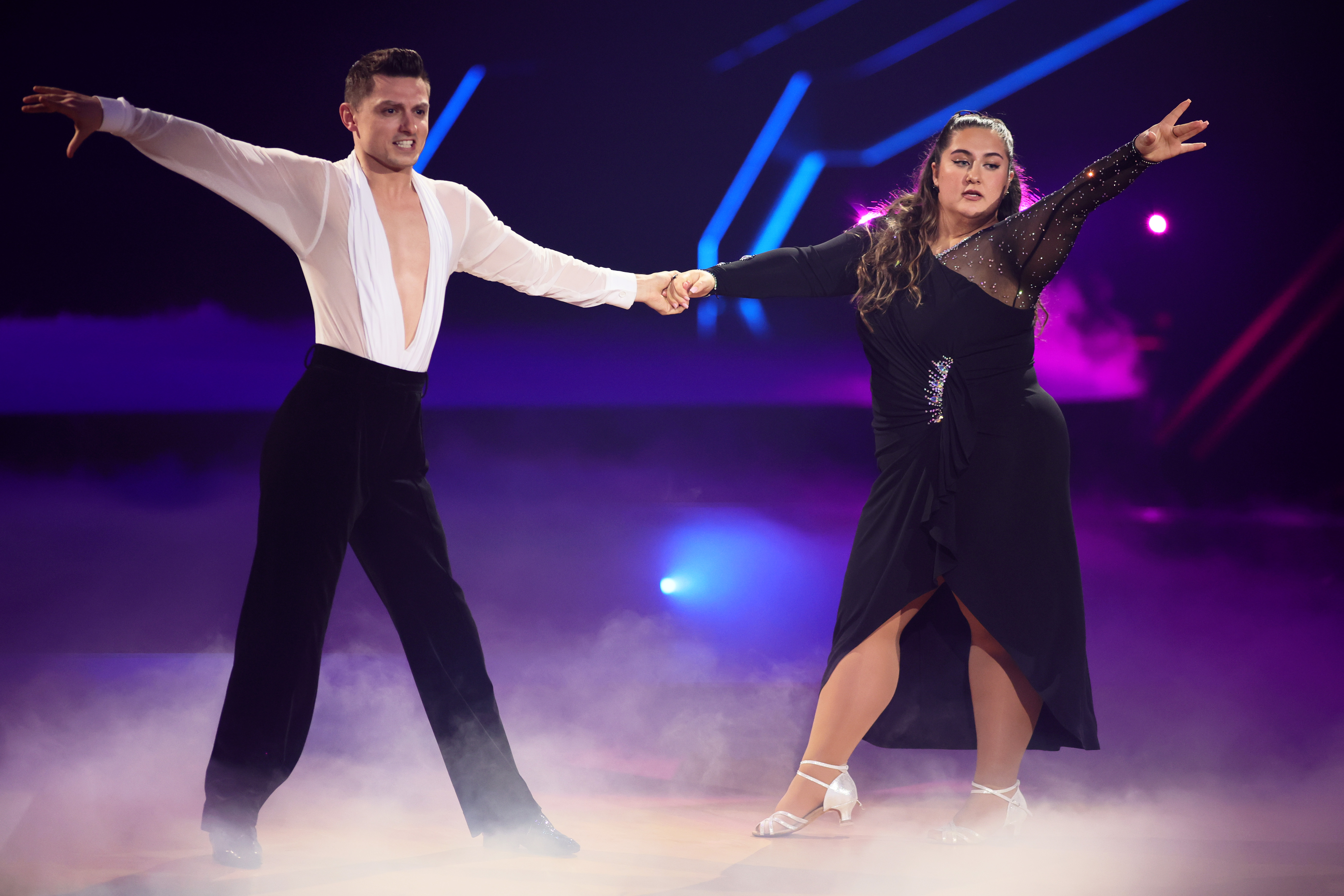 Zsolt Sándor Cseke und Sandra Safiulov während eines Auftritts bei „Let's Dance“ am 14. März 2025 in Köln | Quelle: Getty Images