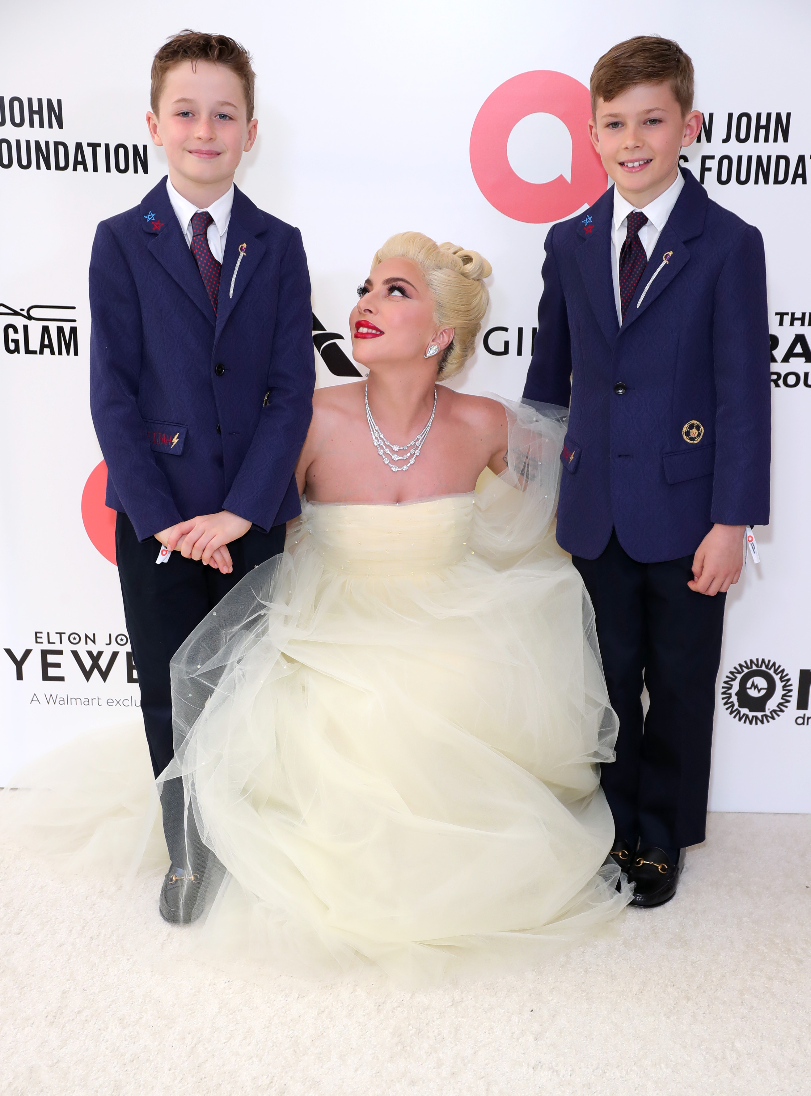 Elijah Joseph Daniel Furnish-John, Lady Gaga und Zachary Jackson Levon Furnish-John bei der 30. jährlichen Oscar-Viewing-Party der Elton John AIDS Foundation in West Hollywood am 27. März 2022. | Quelle: Getty Images