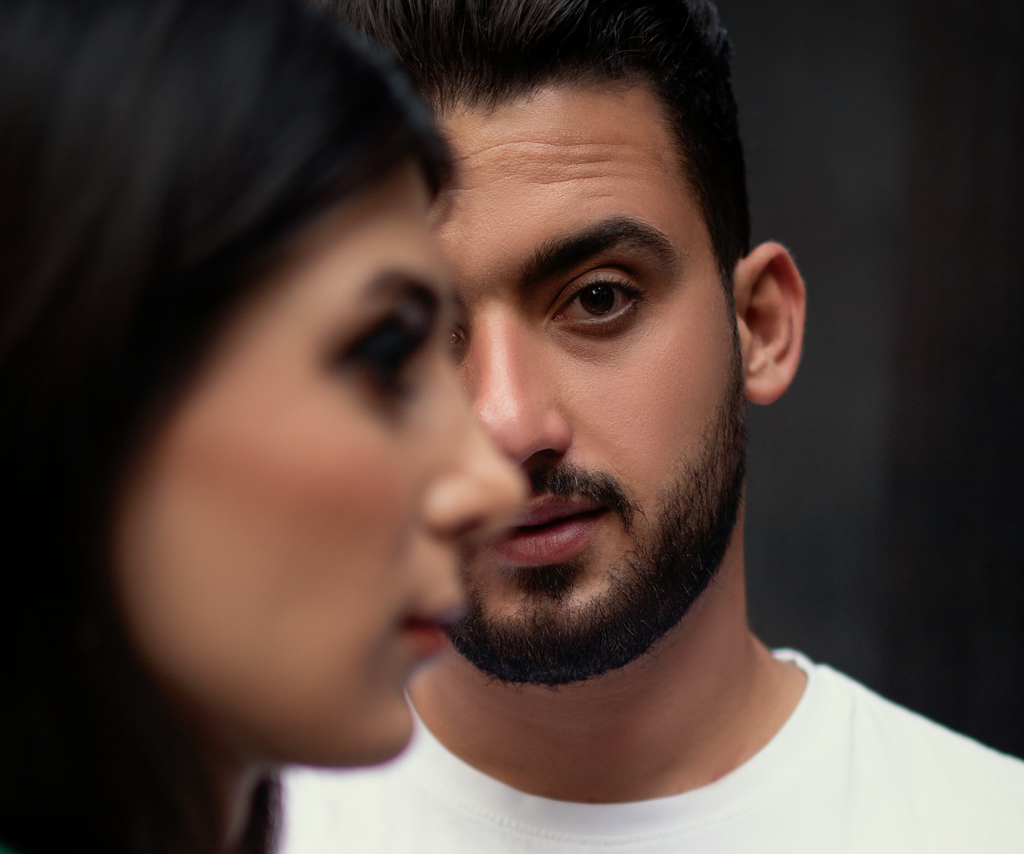 Schuldiger Mann, der sich erklärt | Quelle: Unsplash