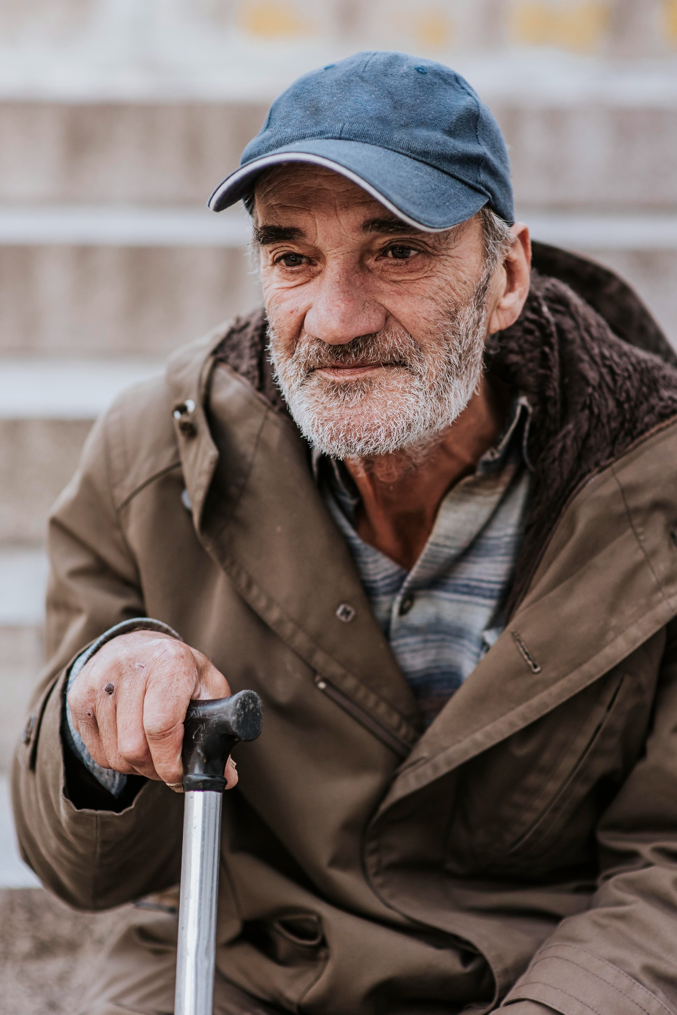 Ein gebrechlicher Mann | Quelle: Freepik
