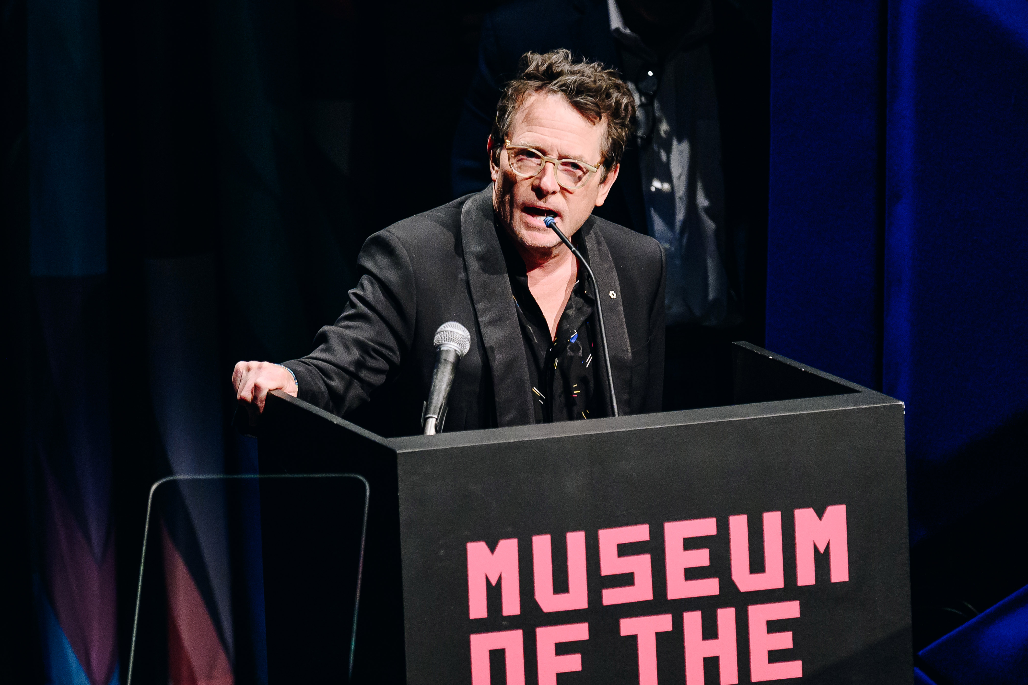 Michael J. Fox spricht bei den Spring Moving Image Awards in New York City am 6. Juni 2023 | Quelle: Getty Images