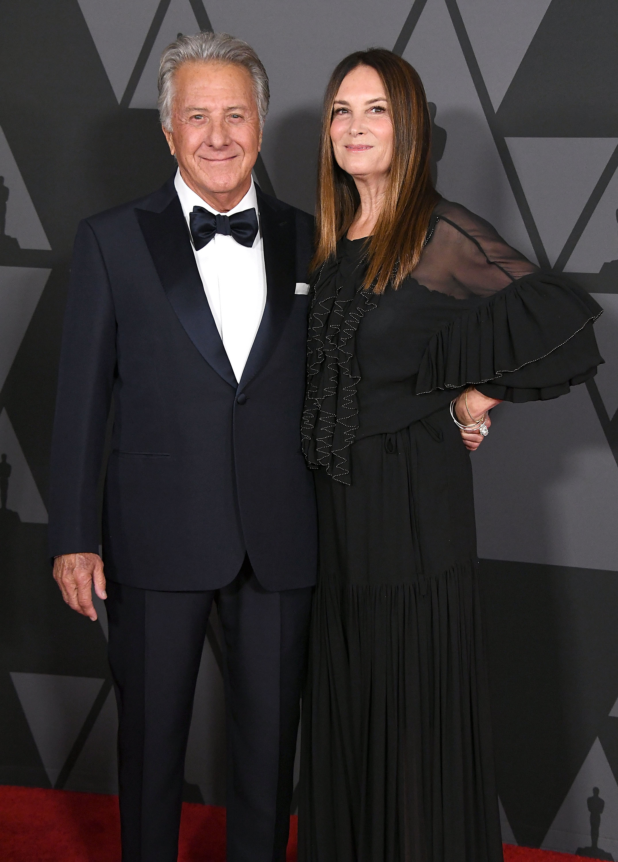 Dustin Hoffman und Lisa Hoffman bei den 9th Annual Governors Awards der Academy Of Motion Picture Arts And Sciences in Hollywood, Kalifornien am 11. November 2017. | Quelle: Getty Images