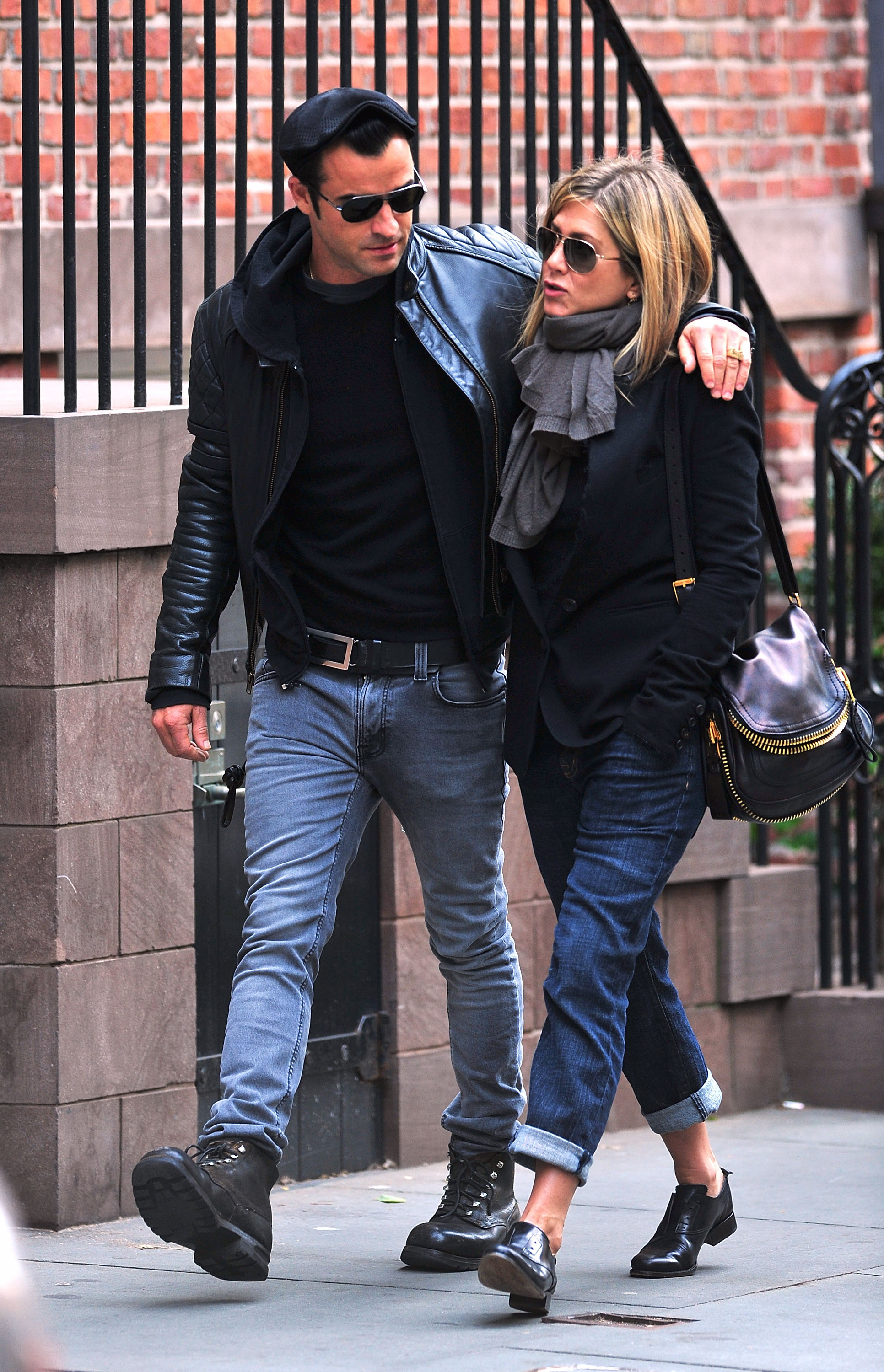 Justin Theroux und Jennifer Aniston gehen am 16. September 2011 im West Village in New York City spazieren | Quelle: Getty Images