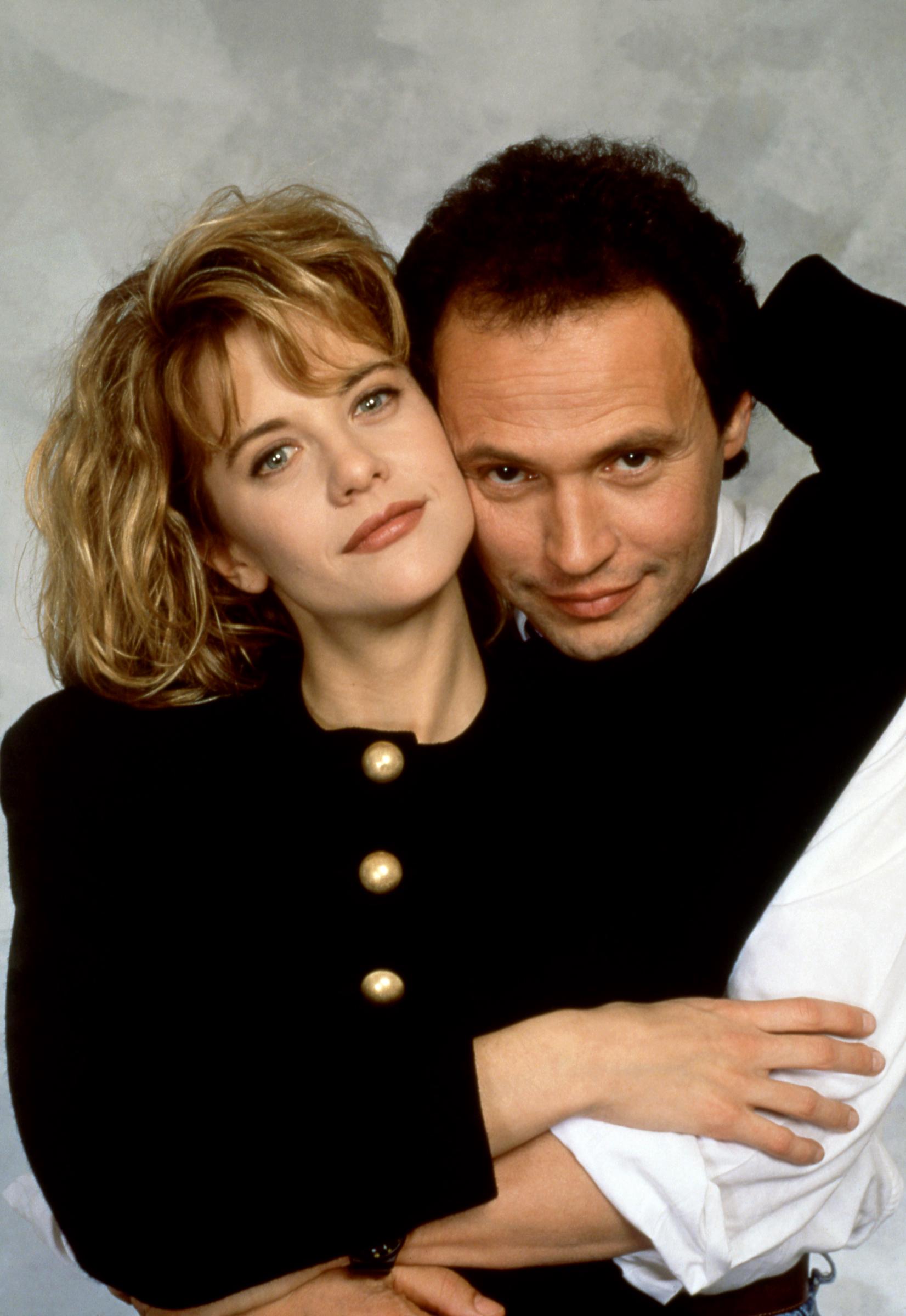 Meg Ryan und Billy Crystal posieren für ein Porträt am 1. Januar 1989 in Los Angeles, Kalifornien. | Quelle: Getty Images