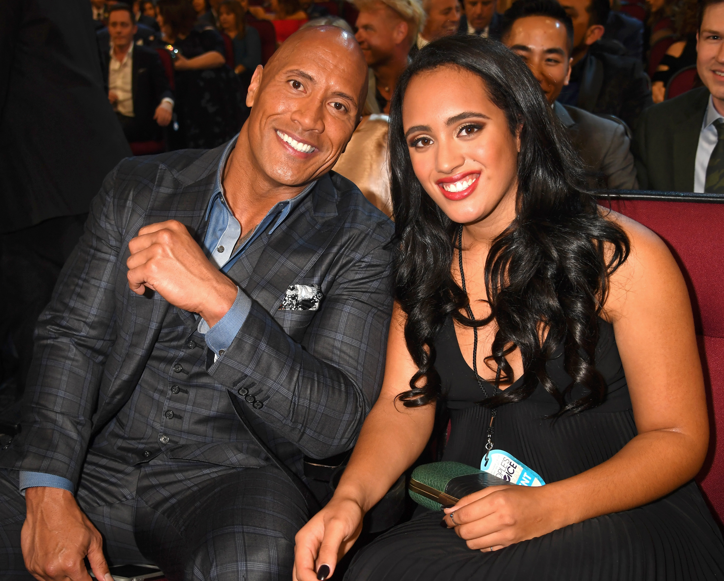 Dwayne und Simone Johnson besuchen die People's Choice Awards 2017 am 18. Januar 2017 | Quelle: Getty Images