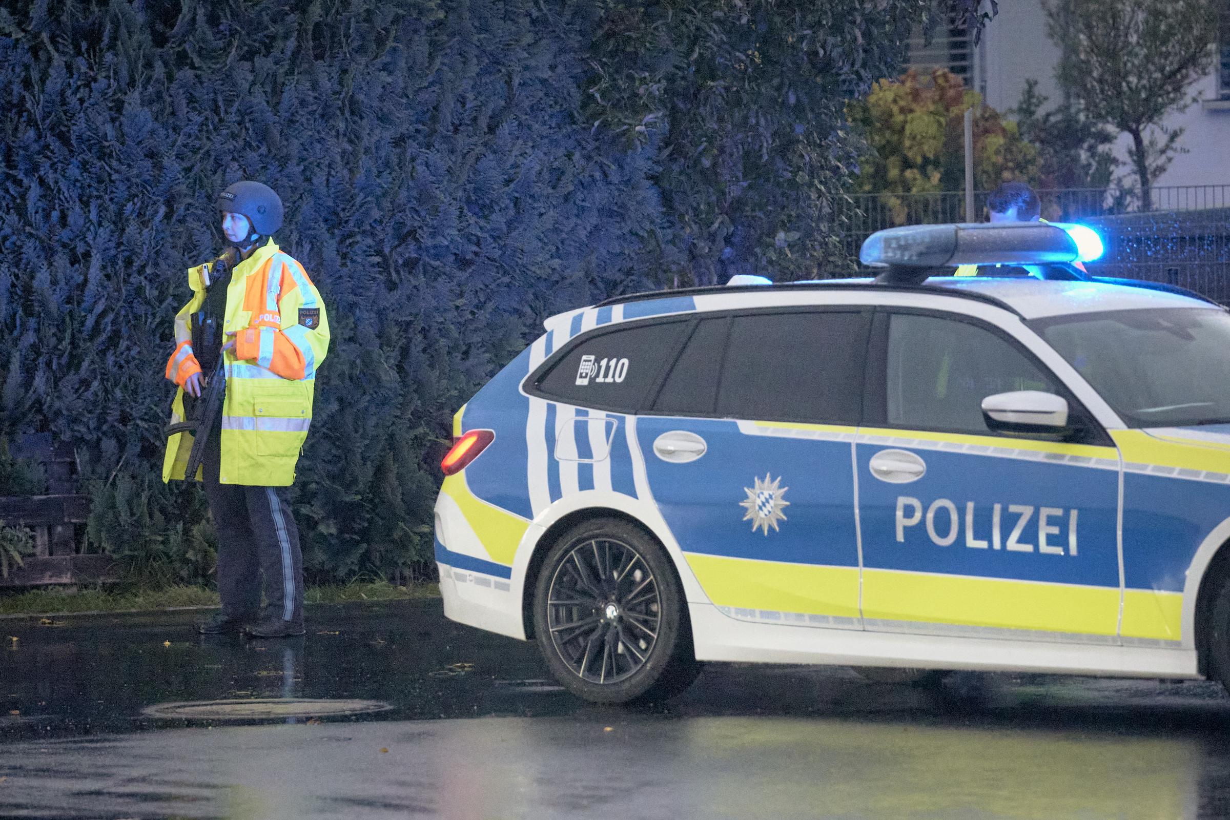 Die Polizei ist vor Ort in Berngau (Landkreis Neumarkt in der Oberpfalz). | Quelle: Getty Images