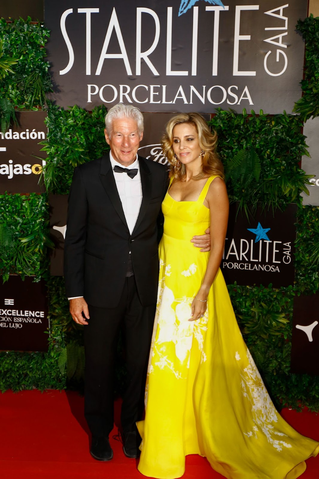 Richard Gere und Alejandra Silva bei der Starlite Porcelanosa Gala am 14. August 2022 in Marbella, Spanien. | Quelle: Getty Images