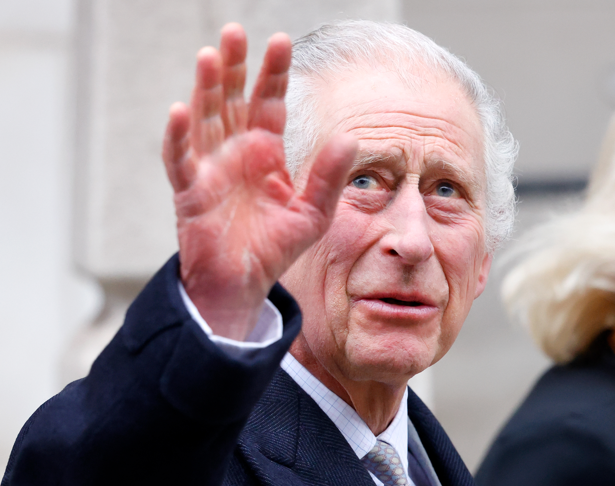 König Karl III. verlässt die Londoner Klinik, nachdem er sich am 29. Januar 2024 einer Operation unterzogen hat | Quelle: Getty Images
