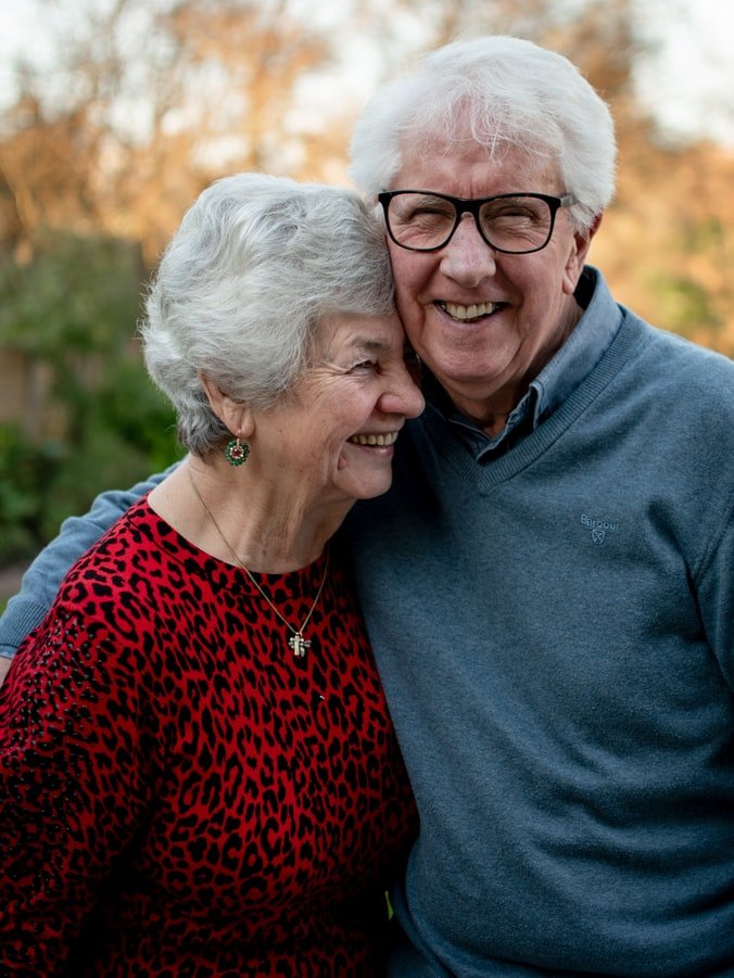 Tony war 60 Jahre lang glücklich mit Elaine verheiratet | Quelle: Unsplash