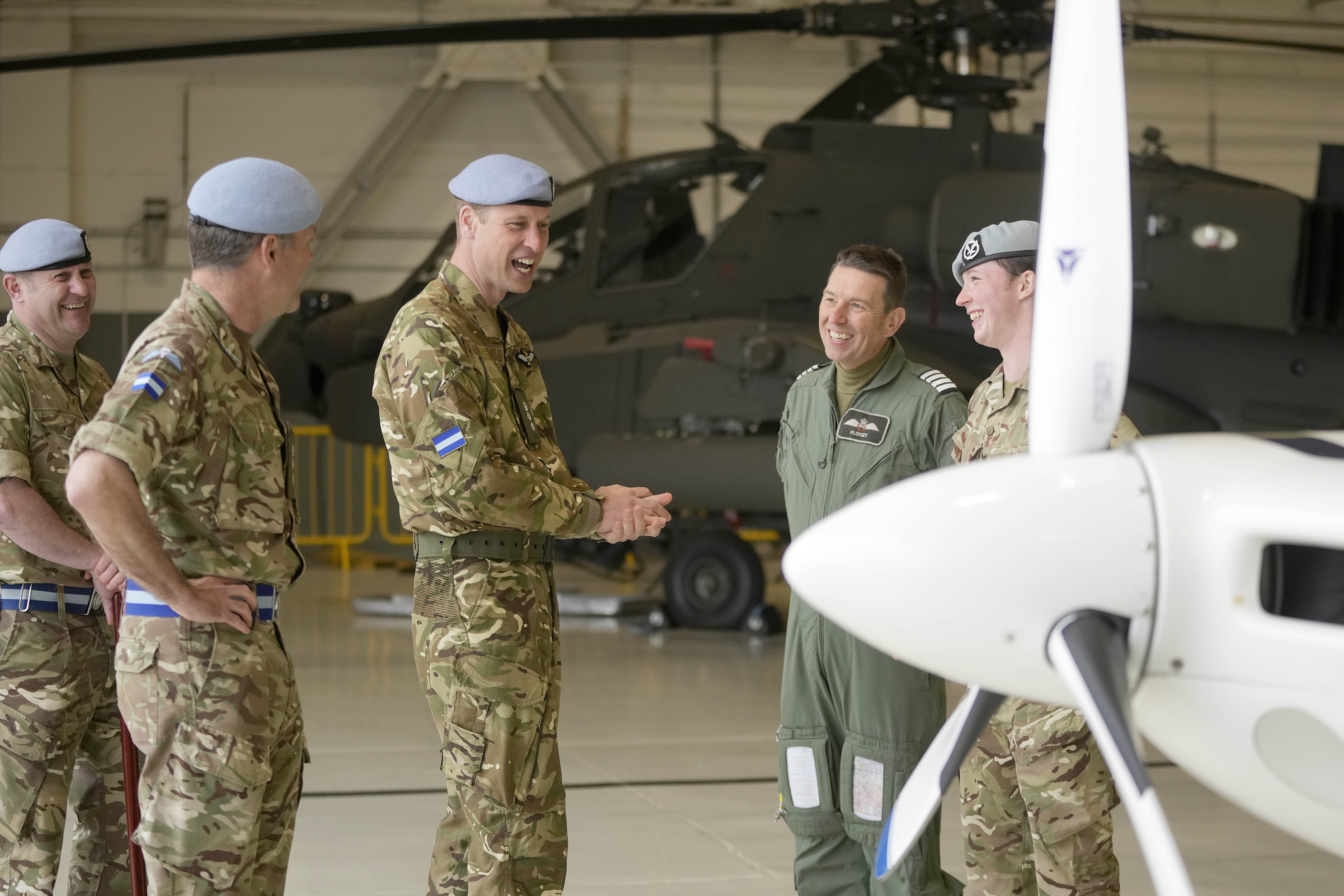 Prinz William im Army Aviation Centre in Middle Wallop, Stockbridge, Vereinigtes Königreich, am 13. Mai 2024. | Quelle: Getty Images