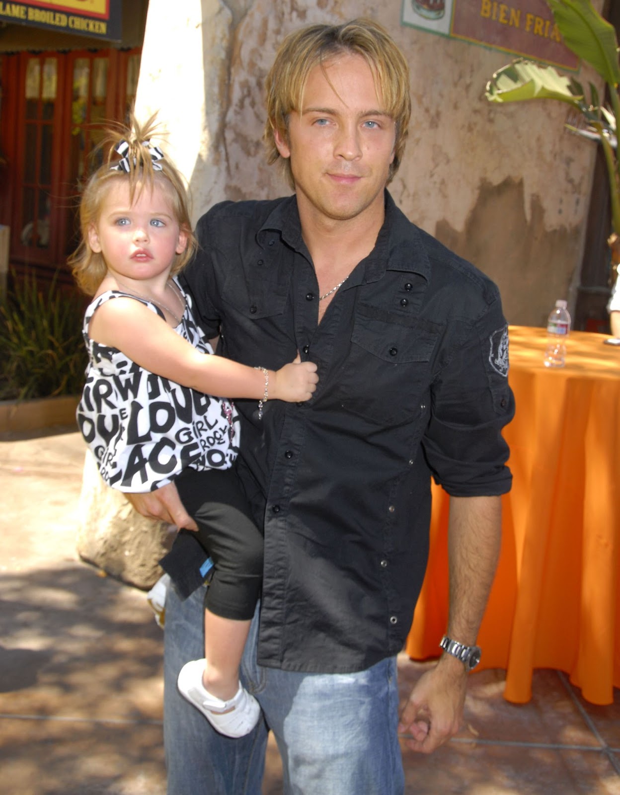 Dannielynn und Larry Birkhead kommen am 17. Mai 2008 zur Launch-Party für The Simpsons Ride in den Universal Studios Hollywood in Universal City, Kalifornien. | Quelle: Getty Images