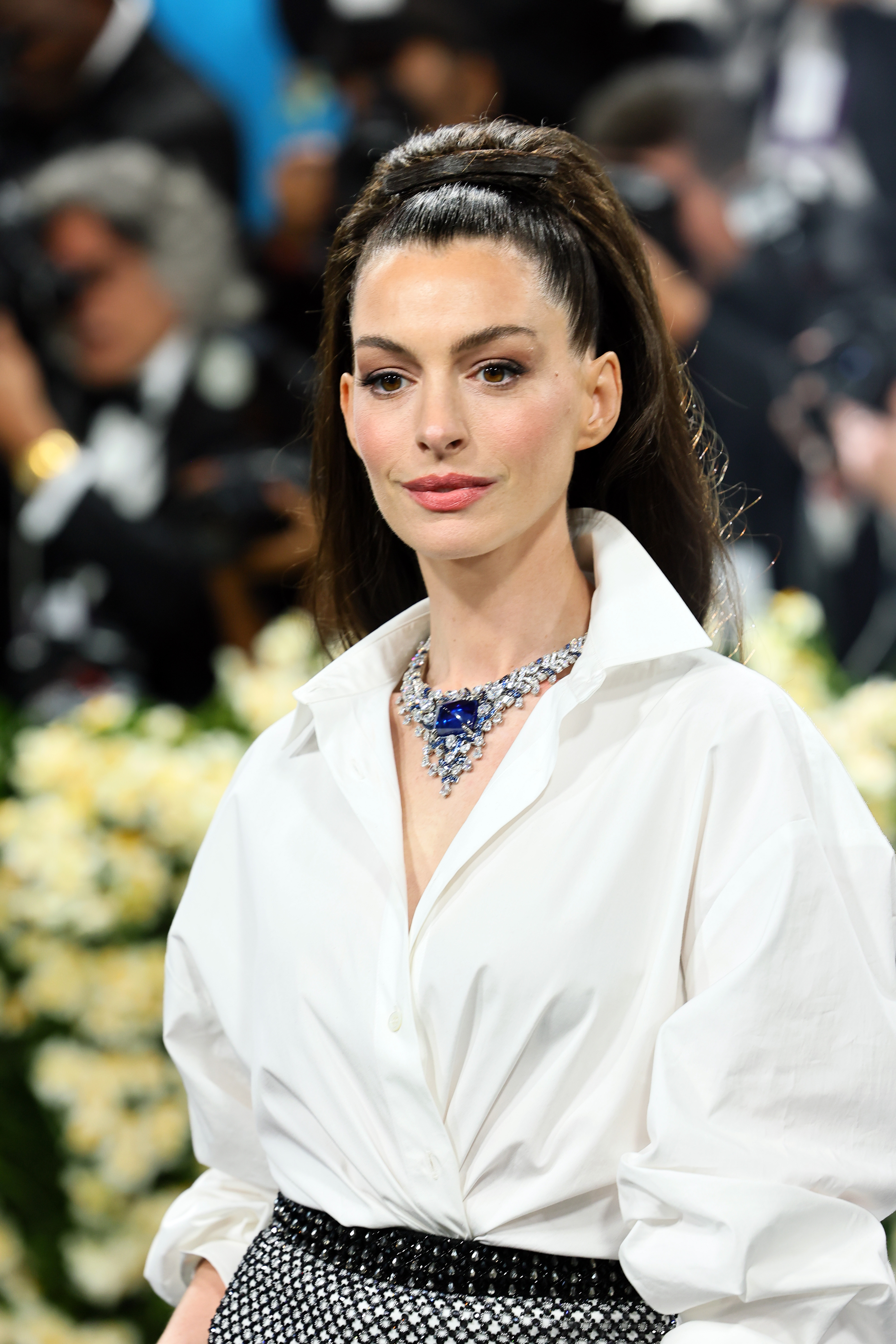 Anne Hathaway während der Met Gala 2025 | Quelle: Getty Images