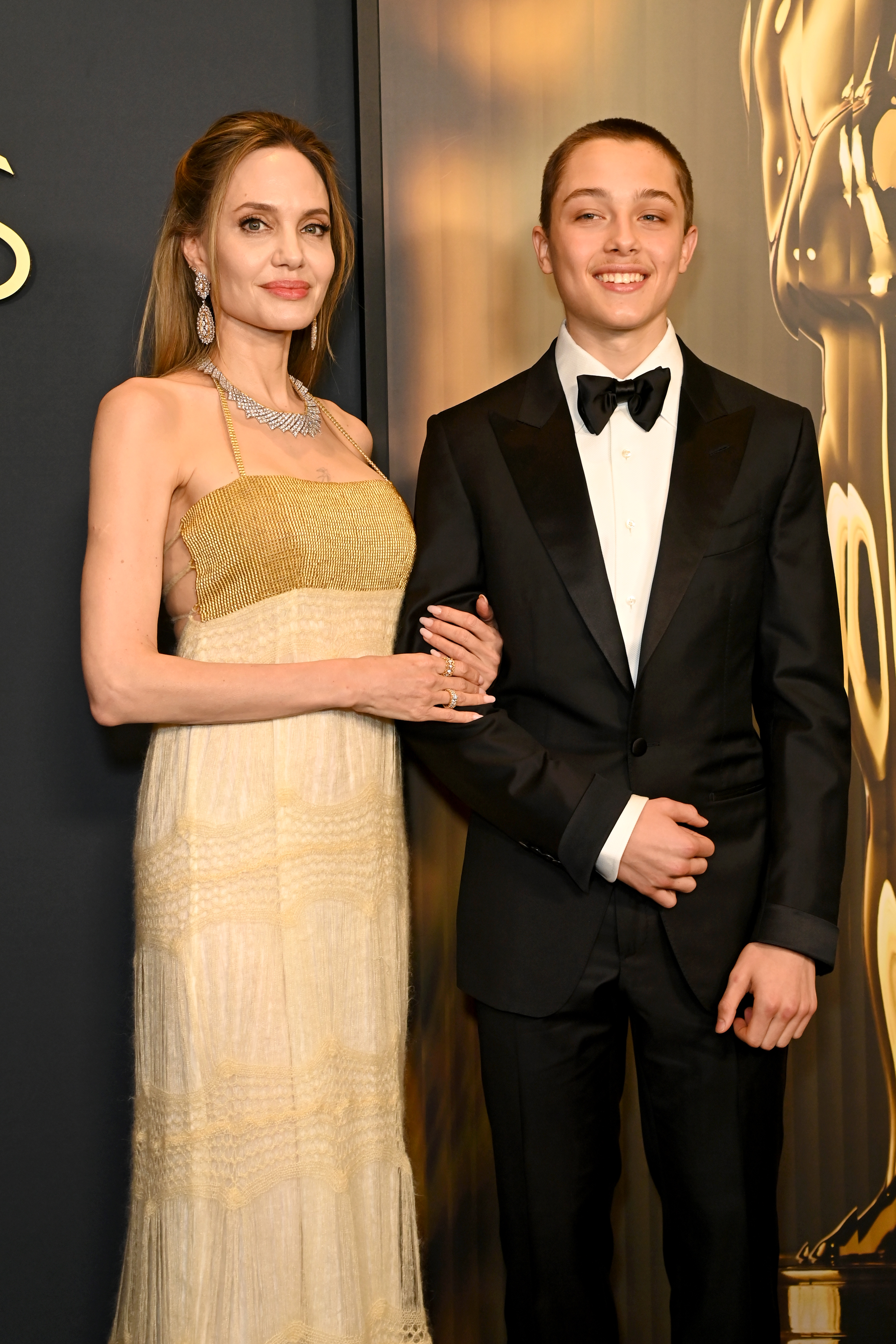 Angelina Jolie und Knox Jolie-Pitt bei den Governors Awards am 17. November 2024 | Quelle: Getty Images