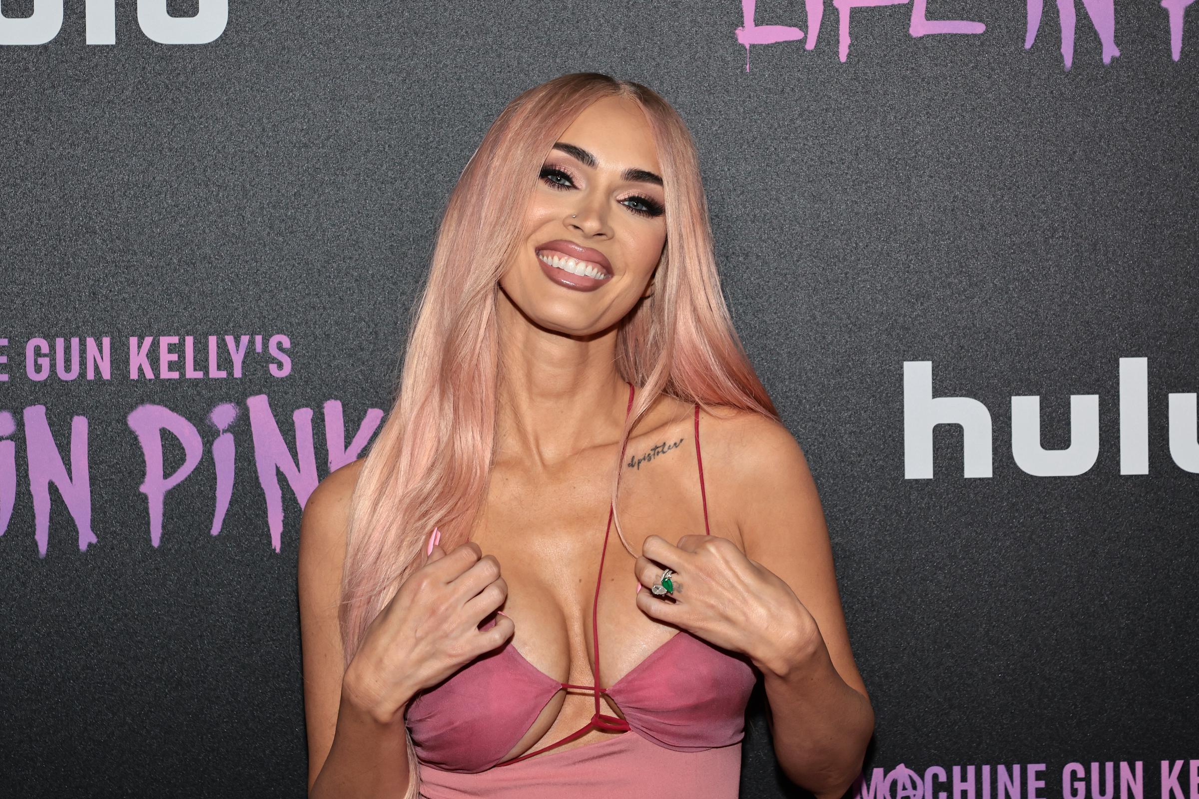 Megan Fox bei der Premiere von "Machine Gun Kelly's Life In Pink" am 27. Juni 2022 in New York City. | Quelle: Getty Images