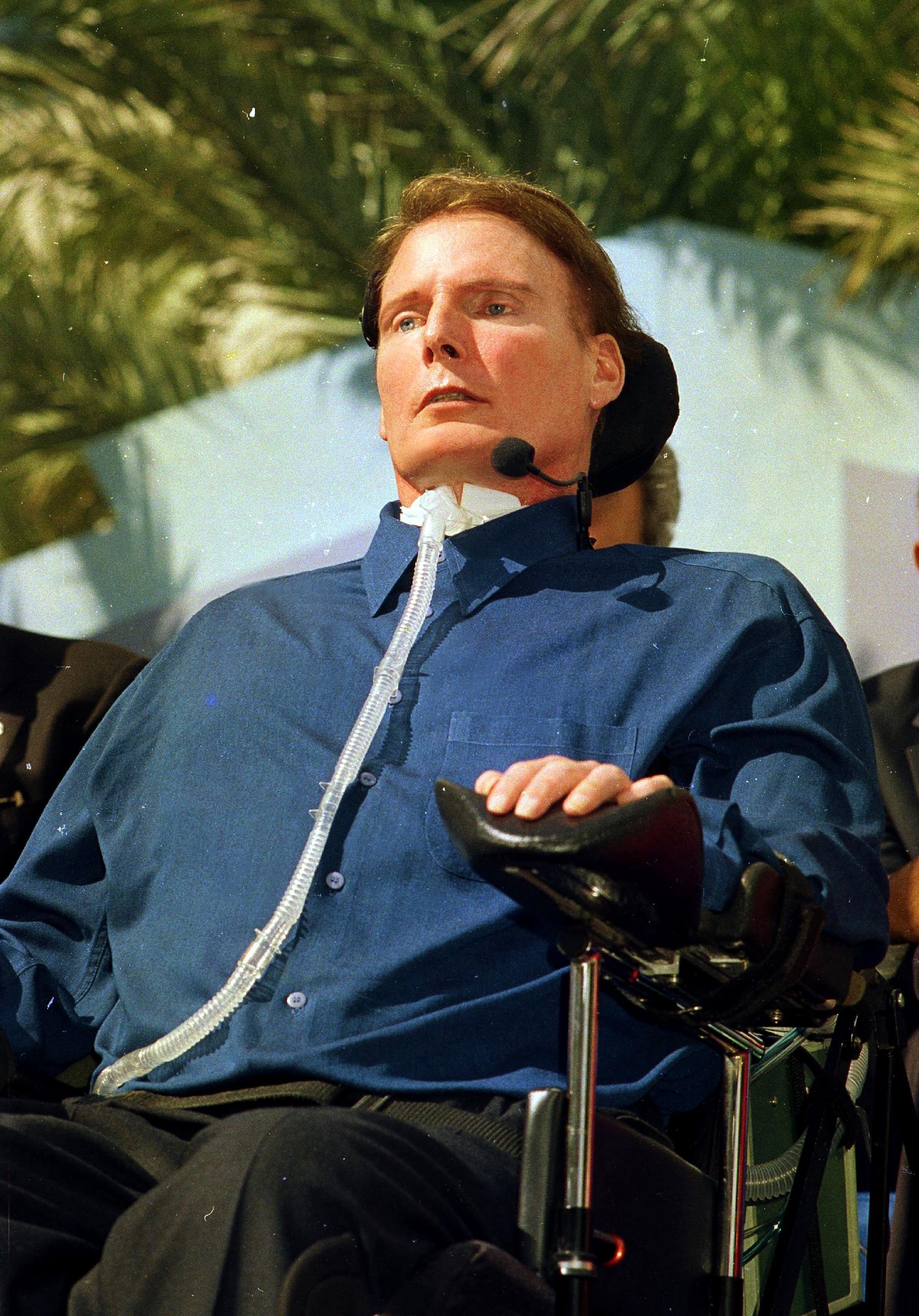 Christopher Reeve spricht bei der Einweihungsfeier des Lois Pope Life Center der University of Miami School of Medicine am 26. Oktober 2000 in Miami, Florida. | Quelle: Getty Images