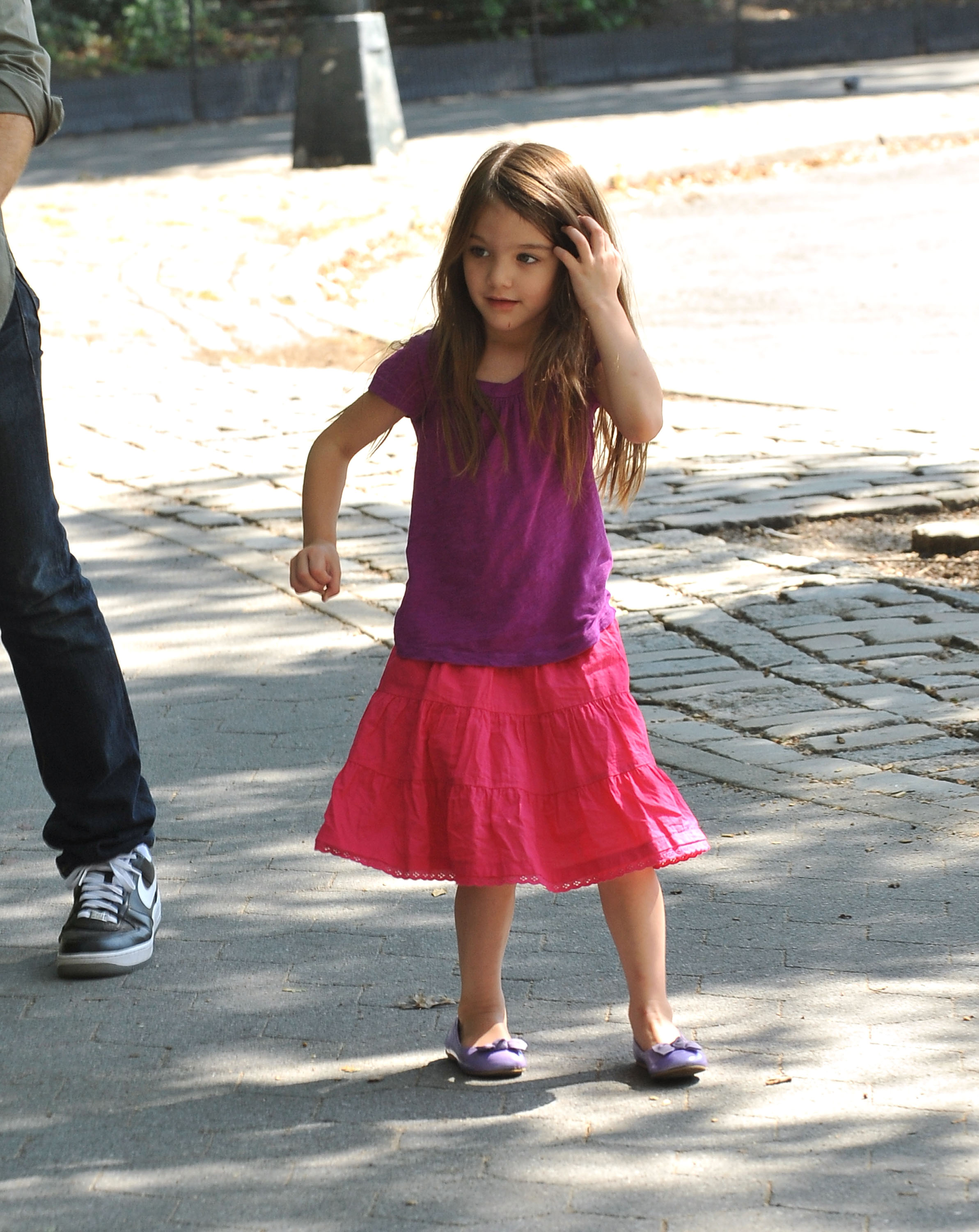 Suri Cruise besucht einen Spielplatz im Central Park West am 7. September 2010 in New York City. | Quelle: Getty Images