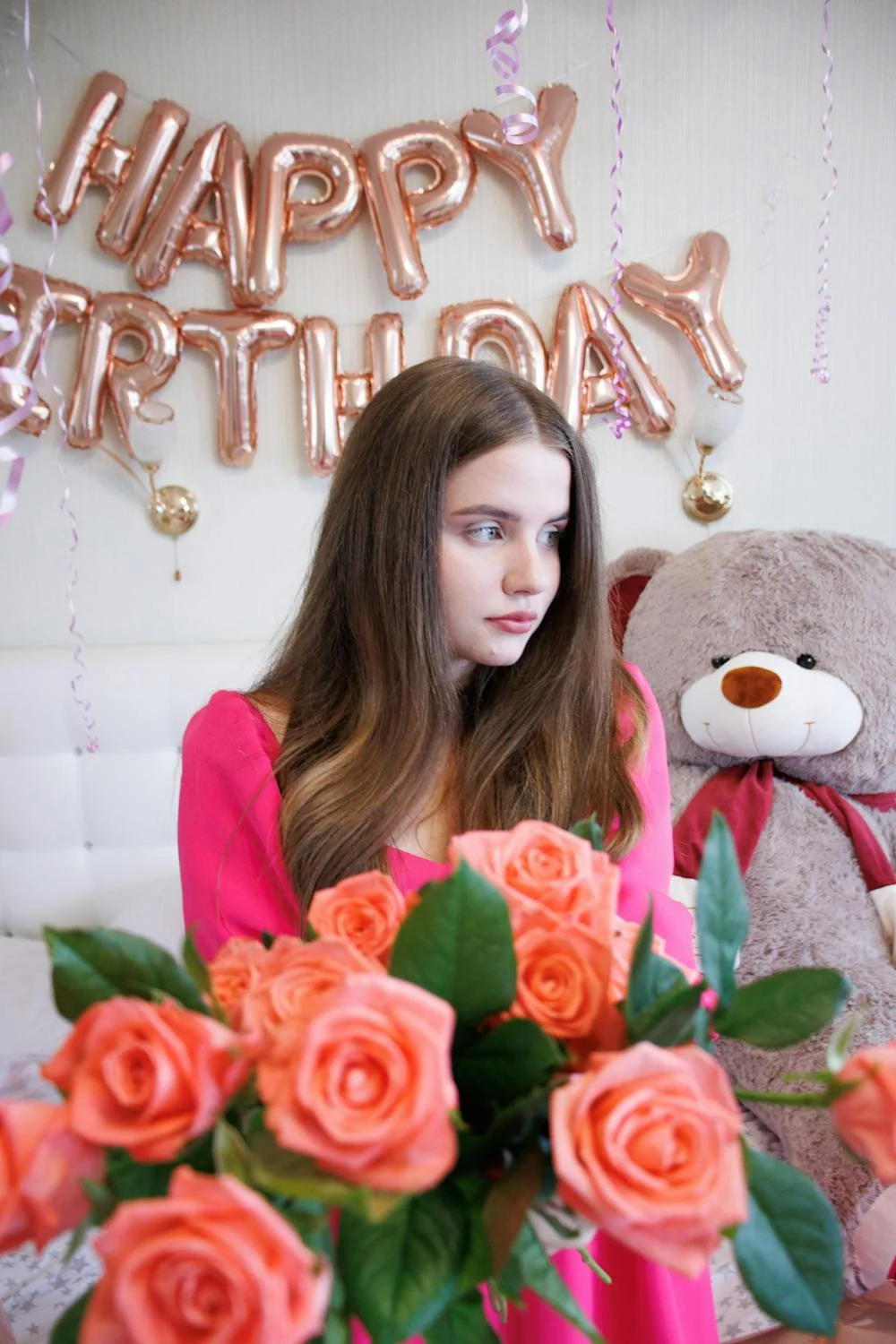 Eine junge Frau, die ihren Geburtstag genießt | Quelle: Pexels