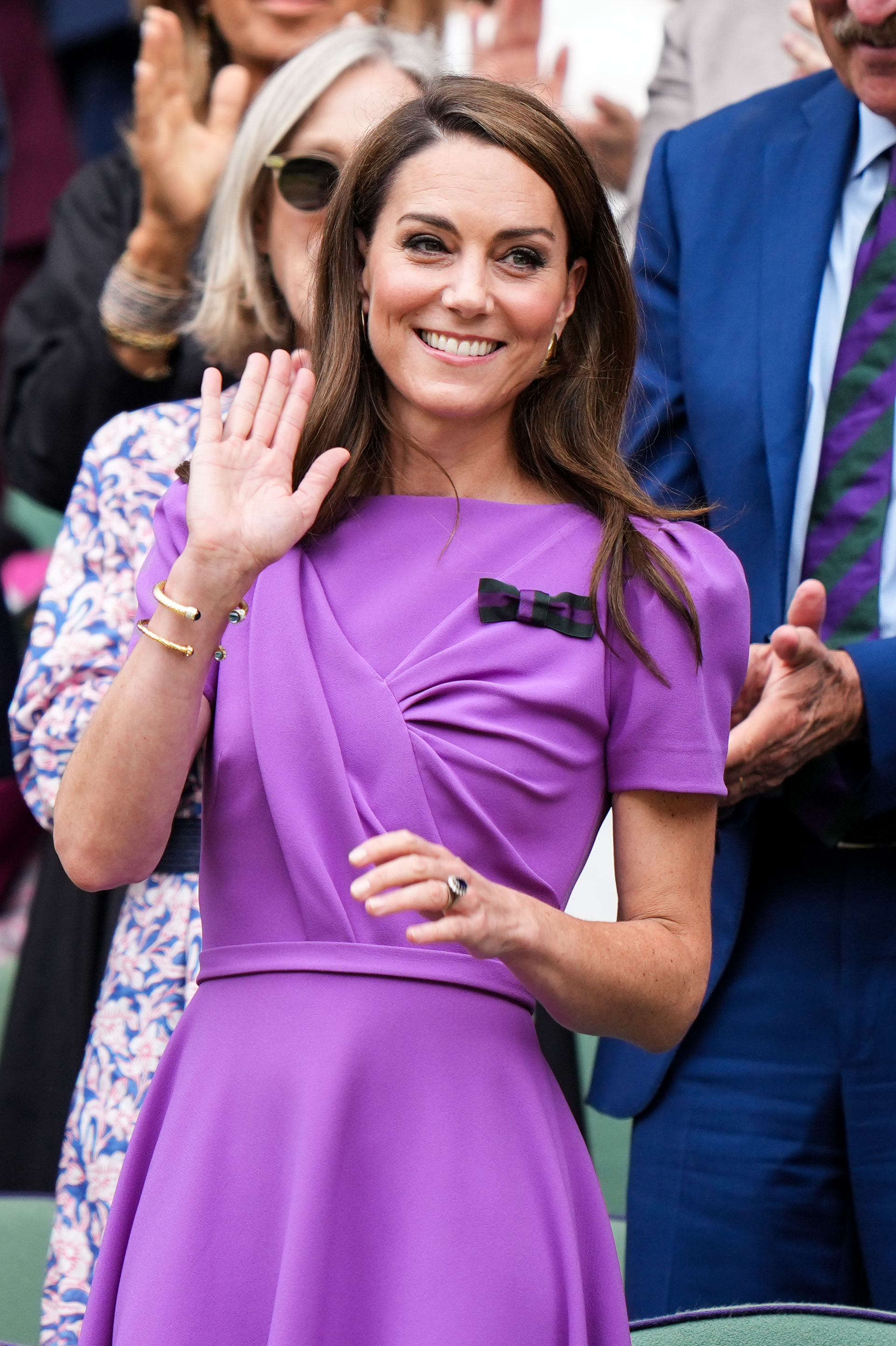 Kate Middleton am Rande des Centre Court bei den Wimbledon Tennis Championships am 14. Juli 2024 in London, England. | Quelle: Getty Images