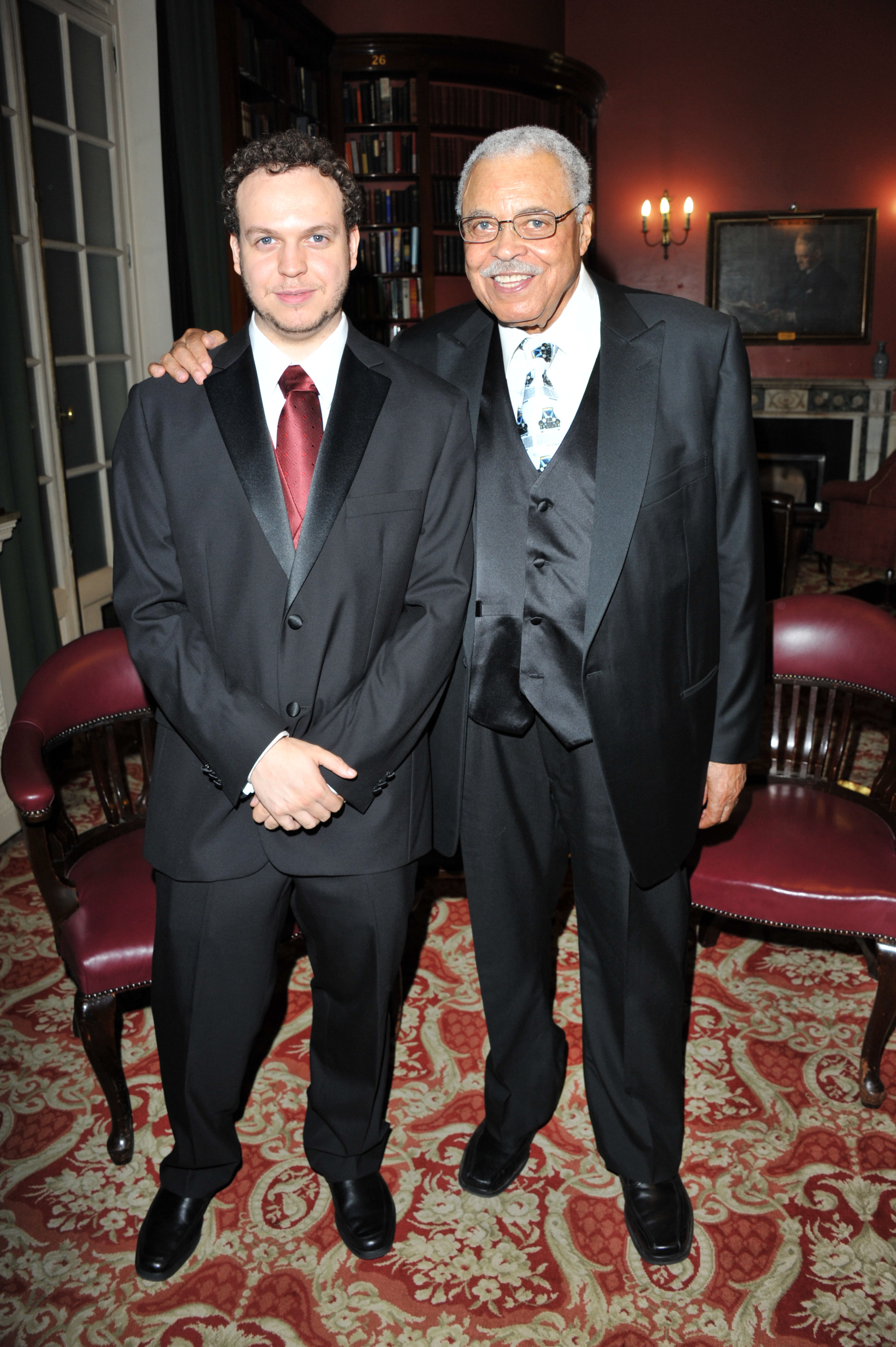 Flynn Earl Jones und James Earl Jones bei der Afterparty zur Eröffnung von "Driving Miss Daisy" im RAC Club am 5. Oktober 2011 in London, England. | Quelle: Getty Images