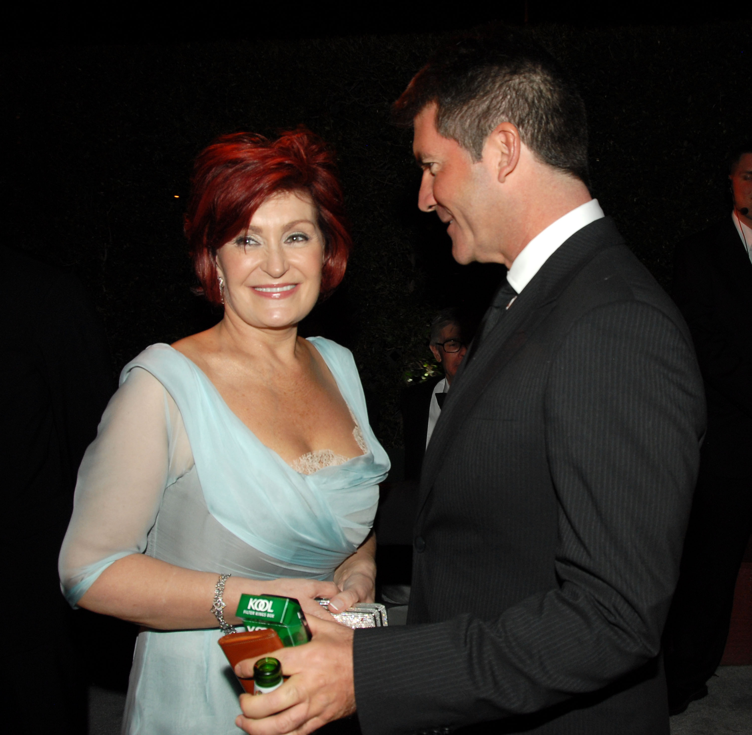 Sharon Osbourne und Simon Cowell während der 15th Annual Elton John AIDS Foundation Oscar Party | Quelle: Getty Images