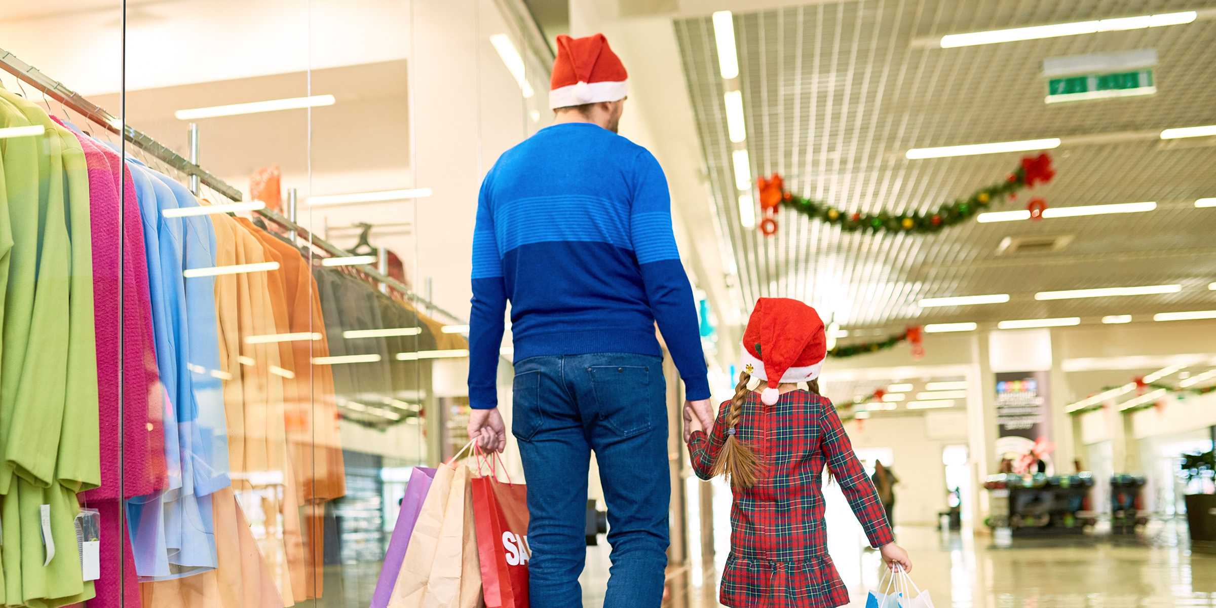 Ein Mädchen mit ihrem Vater | Quelle: Shutterstock