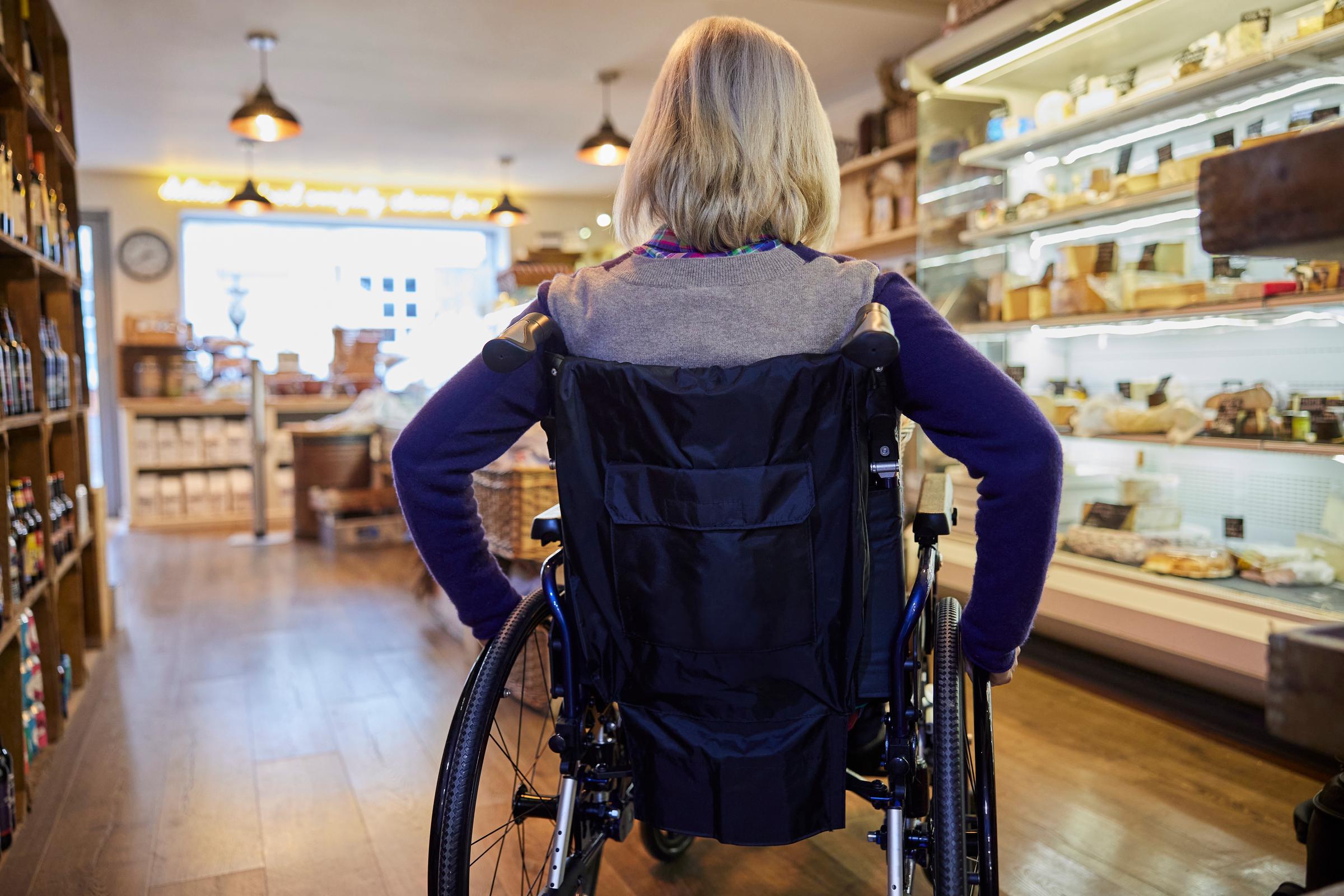 Eine Frau im Rollstuhl | Quelle: Shutterstock