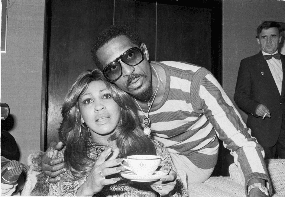 Tina Turner und Ike Turner in London, Oktober 1975. | Quelle: Getty Images
