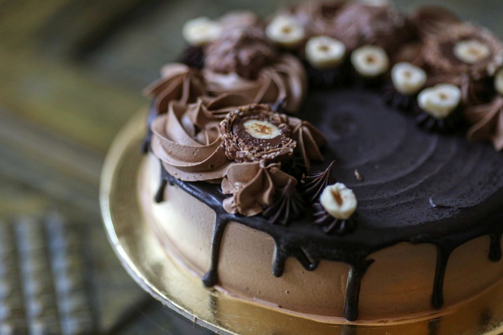 Ein ganzer Schokoladenkuchen. | Quelle: Getty Images