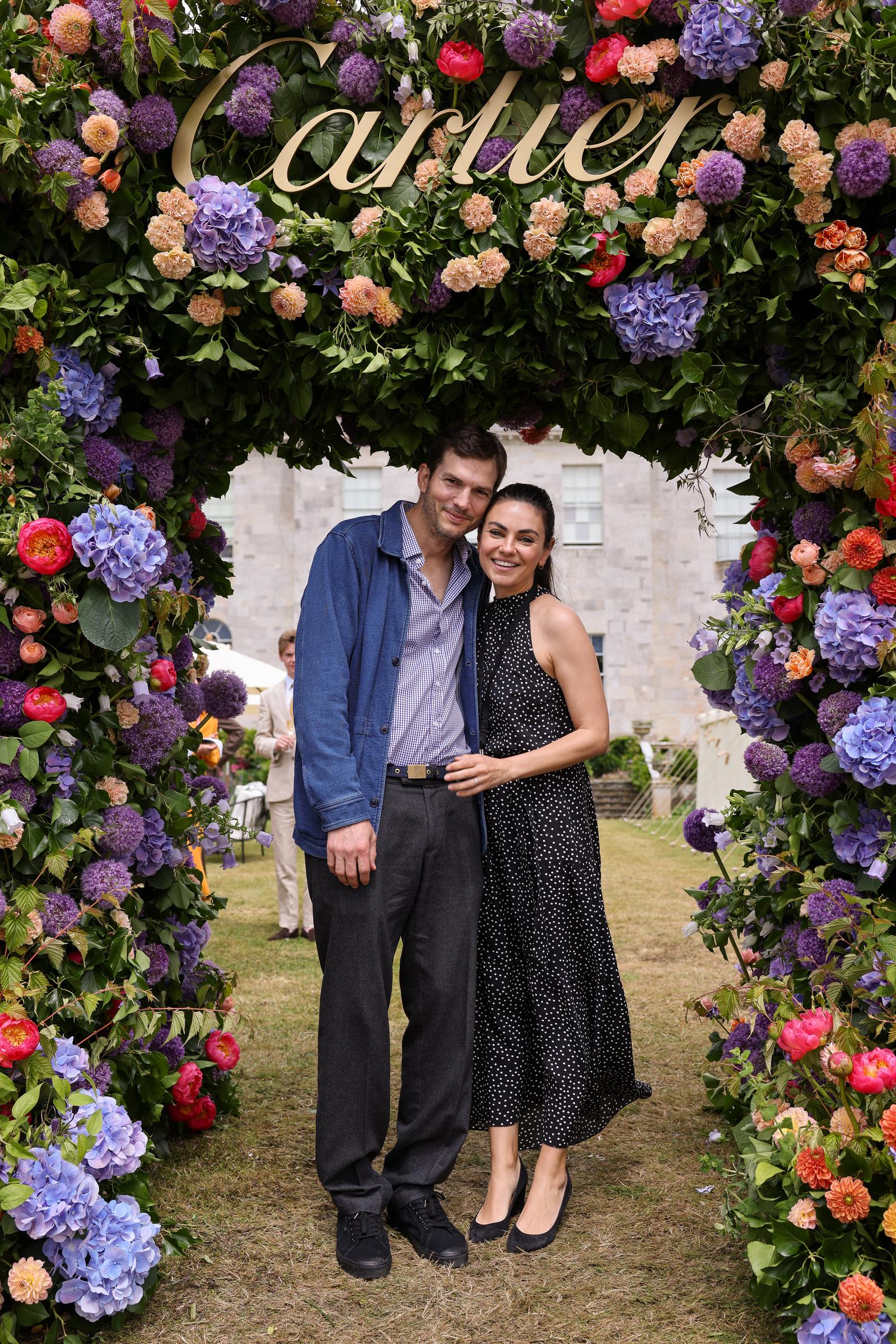 Ashton Kutcher und Mila Kunis besuchen Cartier Style Et Luxe am 14. Juli 2024 | Quelle: Getty Images