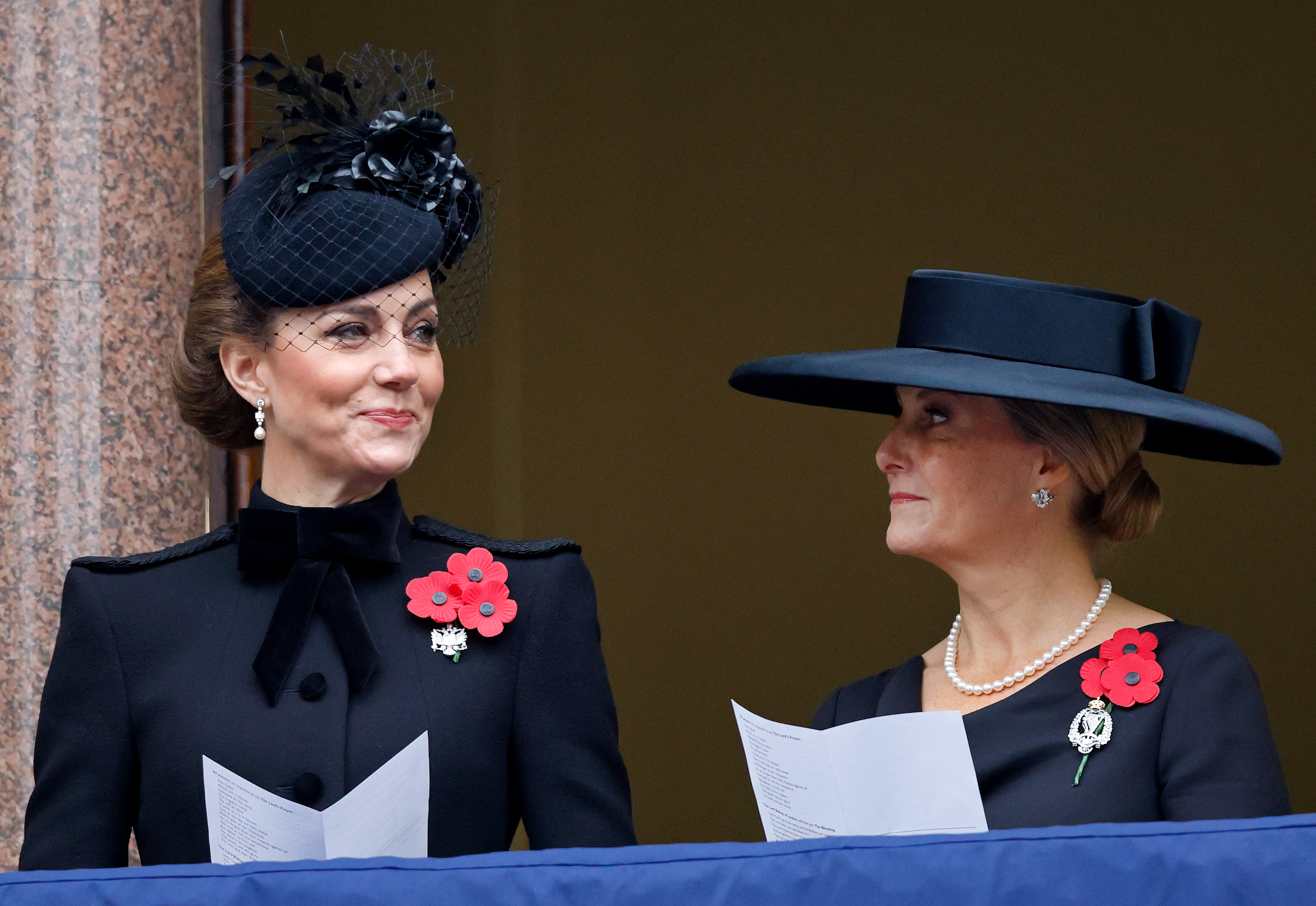 Catherine, Prinzessin von Wales, und Sophie, Herzogin von Edinburgh, besuchen den jährlichen Nationalen Gedenkgottesdienst | Quelle: Getty Images