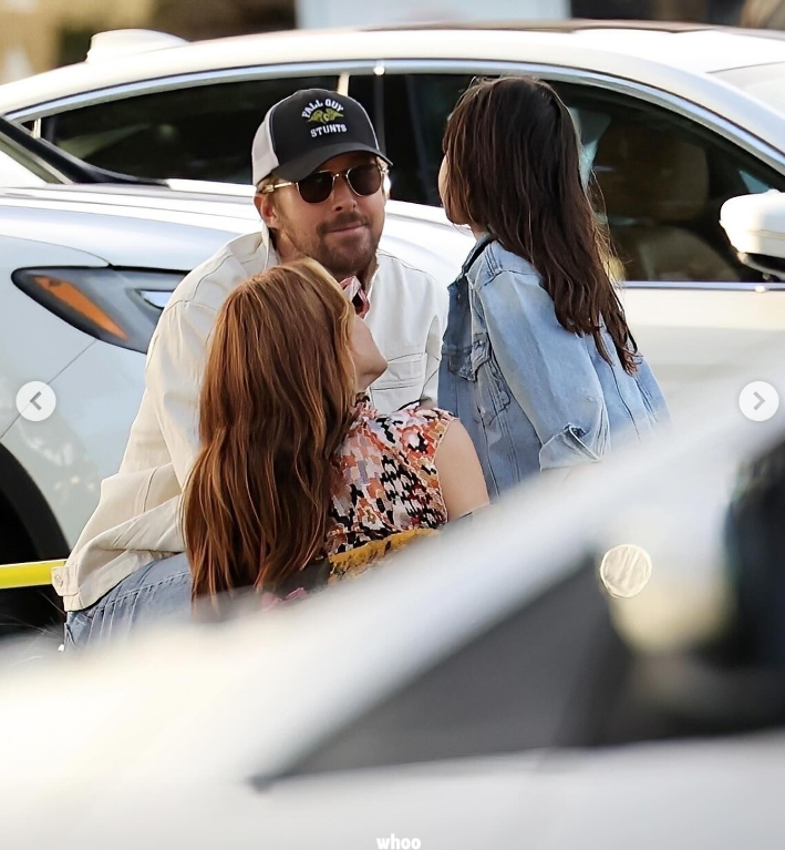 Ryan Gosling, Eva Mendes und ihre Tochter, aus einem Post vom 29. Januar 2024 | Quelle: Instagram/whoopsee.it