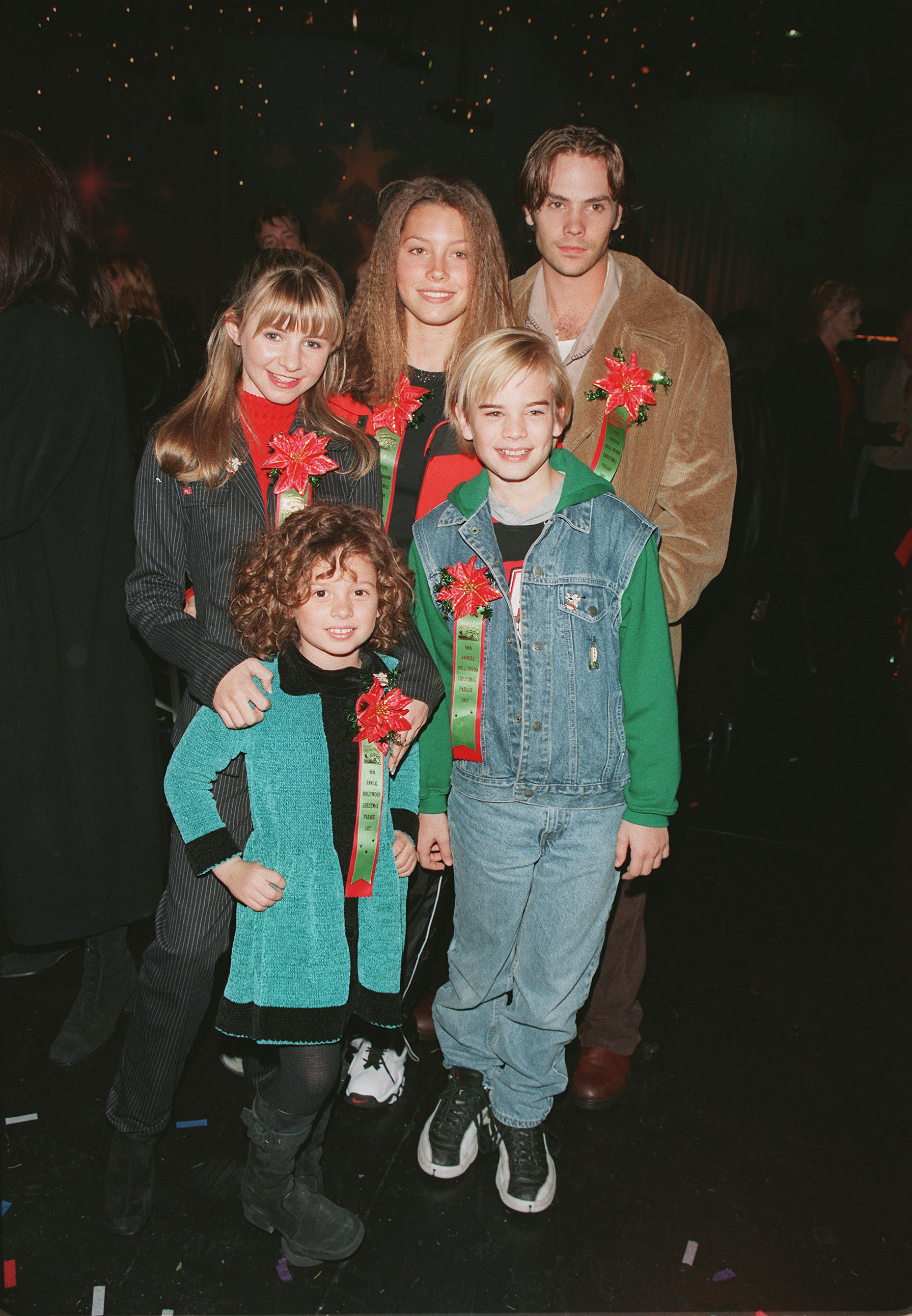 Der berühmte Schauspieler mit seinen "7th Heaven"-Besetzungskollegen, ca. 1997 | Quelle: Getty Images