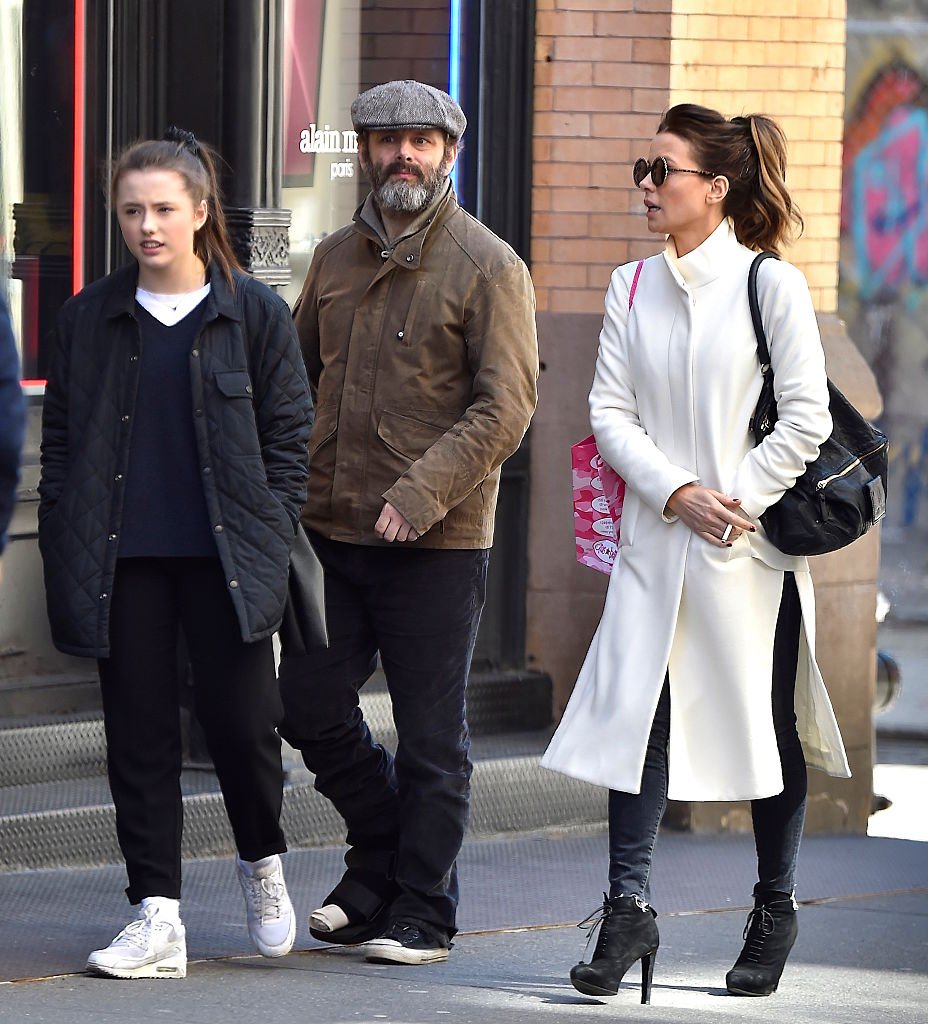 Kate Beckinsale, Tochter Lily Mo Sheen und Michael Sheen in Soho am 5. April 2016 in New York City. (Foto von Alo Ceballos / GC Images) | Quelle: Getty Images