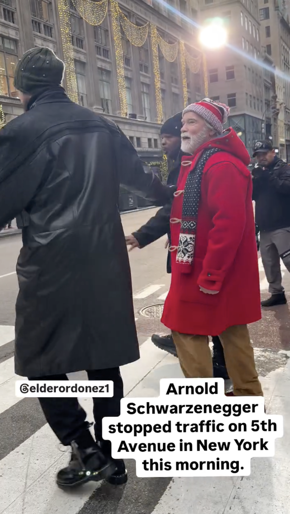 Arnold Schwarzenegger spaziert in New York City, gepostet am 16. Dezember 2024 | Quelle: Instagram.com/elderordonez1