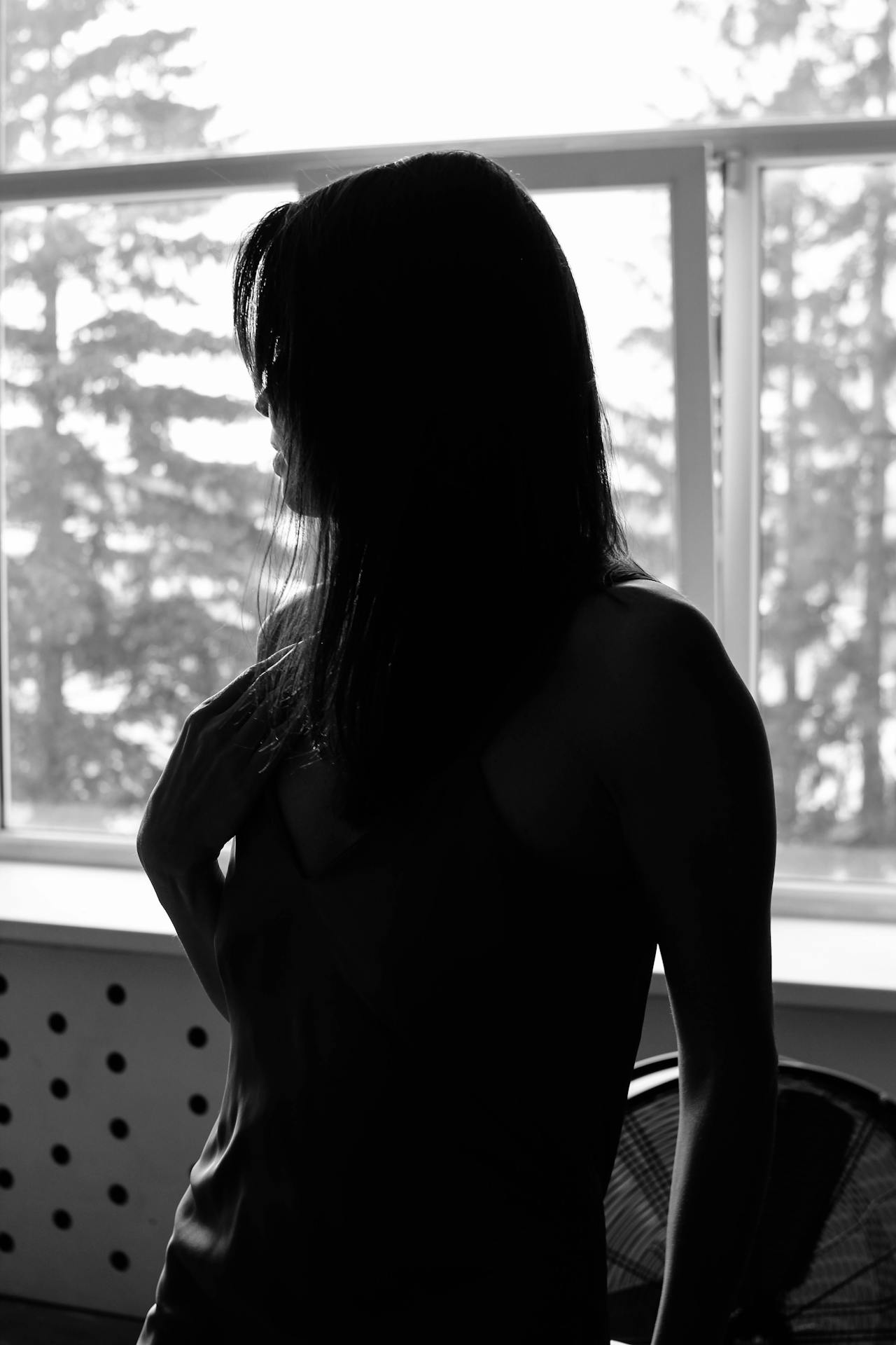 Eine Frau, die in einem Raum steht | Quelle: Pexels