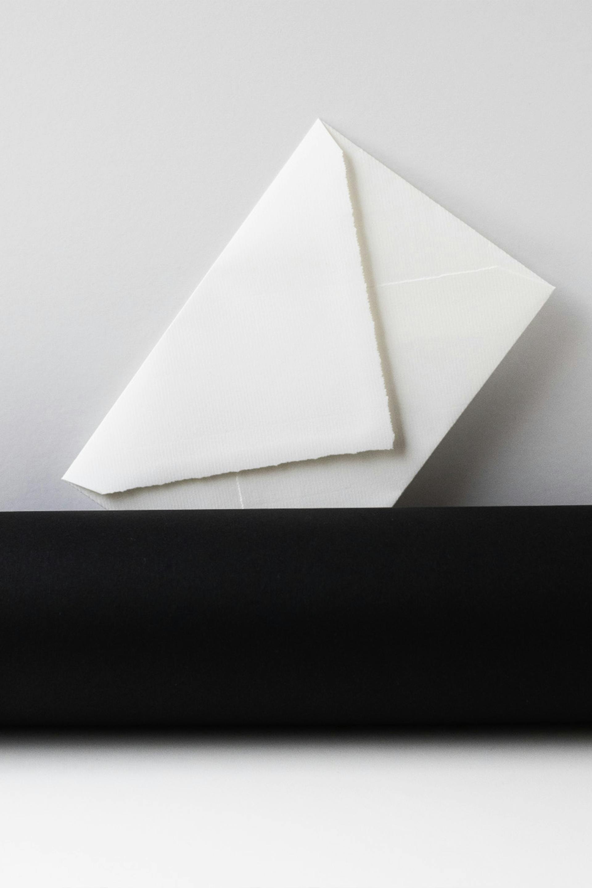 Ein weißer Umschlag | Quelle: Unsplash