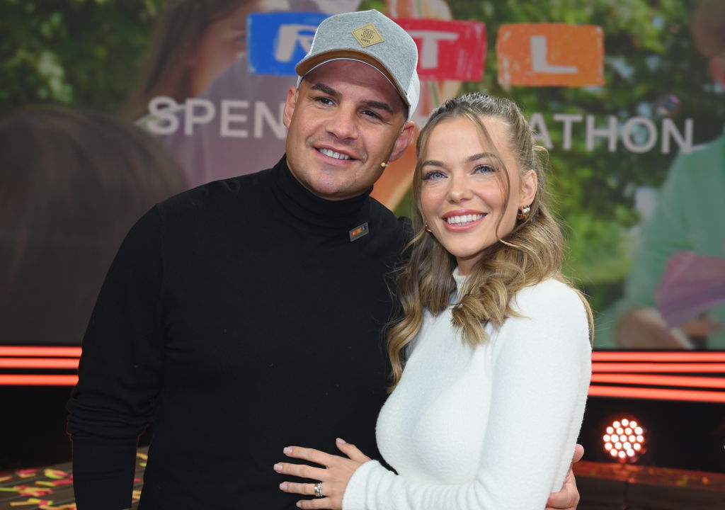 17. November 2023, Nordrhein-Westfalen, Hürth: Der Sänger Pietro Lombardi nimmt gemeinsam mit Laura Maria Rypa am 28. RTL-Telethon „Wir helfen Kindern 2023“ teil. | Quelle: Getty Images