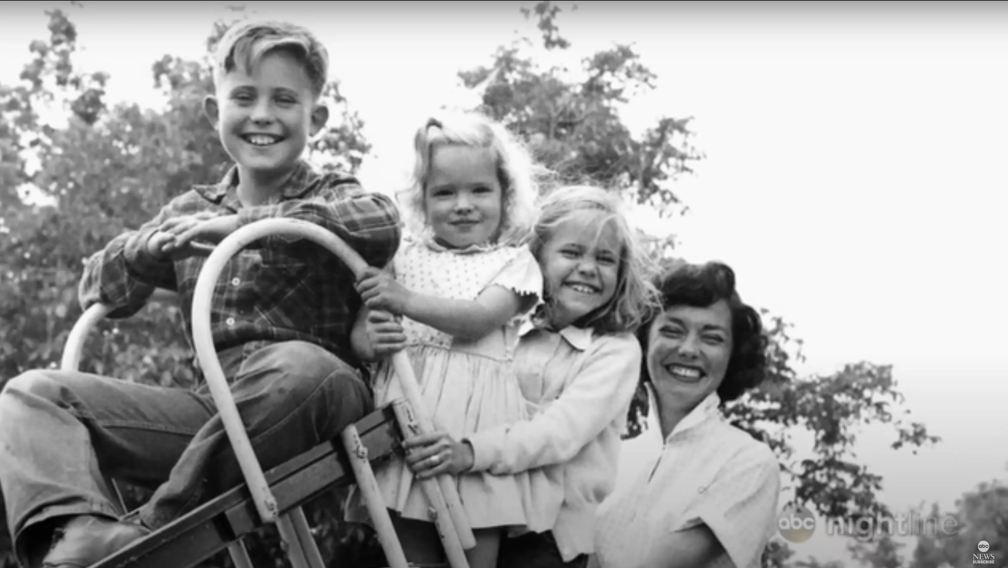 Die Schauspielerin, ihre Mutter und ihre Geschwister in einem Video vom 18. September 2018 | Quelle: youtube.com/@ABCNews