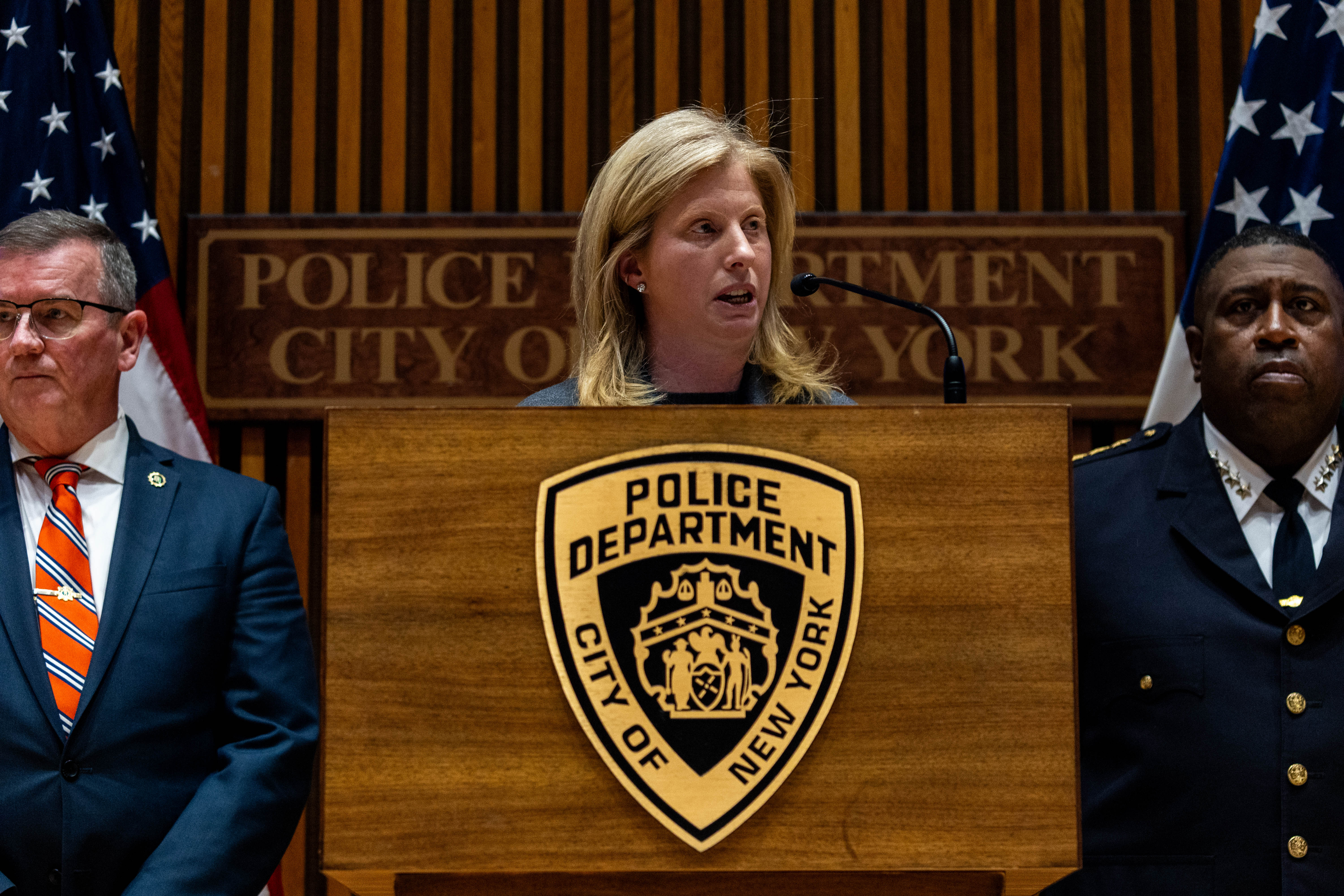 NYC Police Commissioner Jessica Tisch spricht zu den Medien über den mutmaßlichen Angriff auf UnitedHealthcare CEO Brian Thompson am 4. Dezember 2024 | Quelle: Getty Images