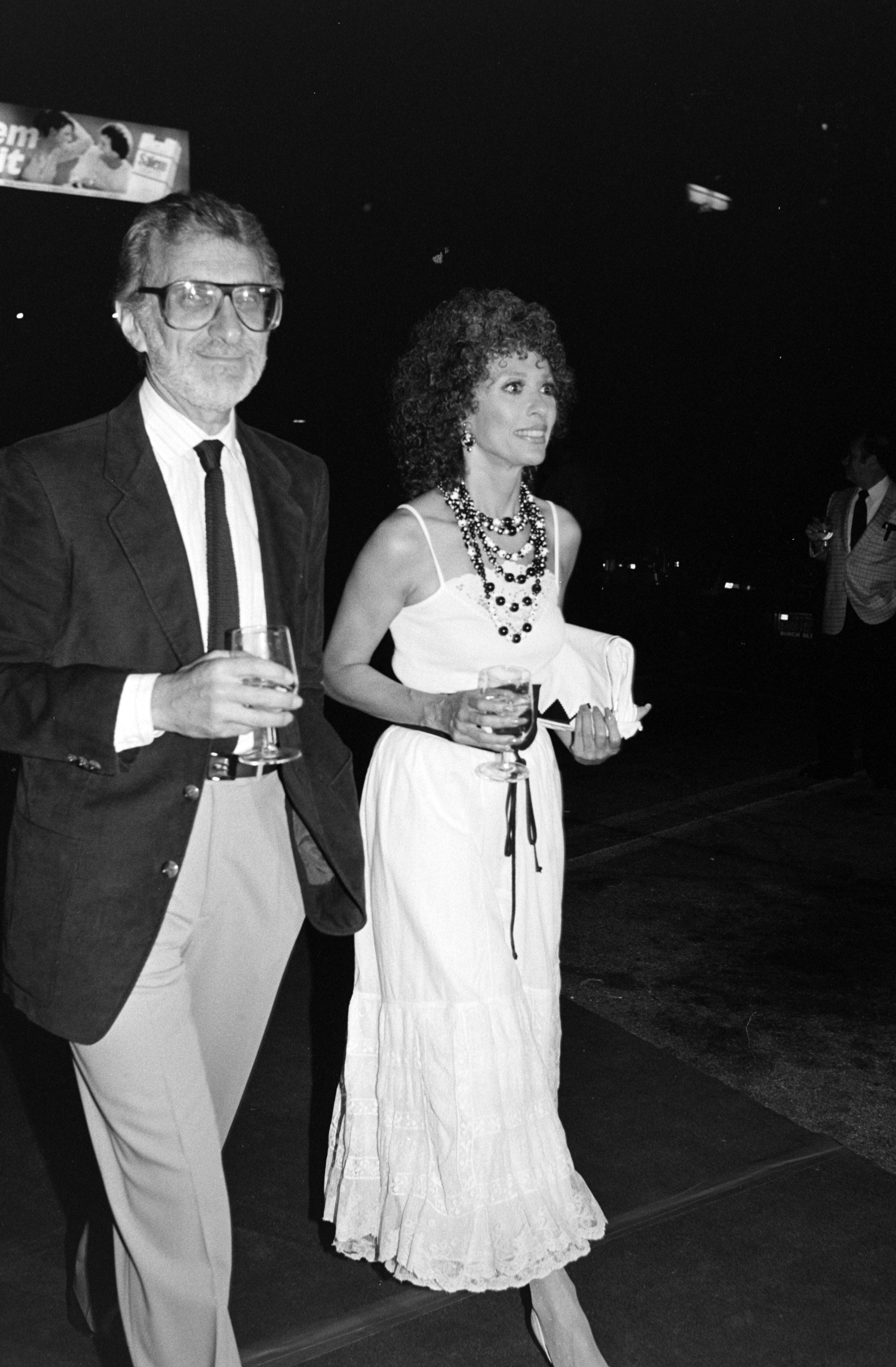 Leonard Gordon und Rita Moreno besuchen am 13. September 1983 eine Party in Los Angeles, Kalifornien. | Quelle: Getty Images