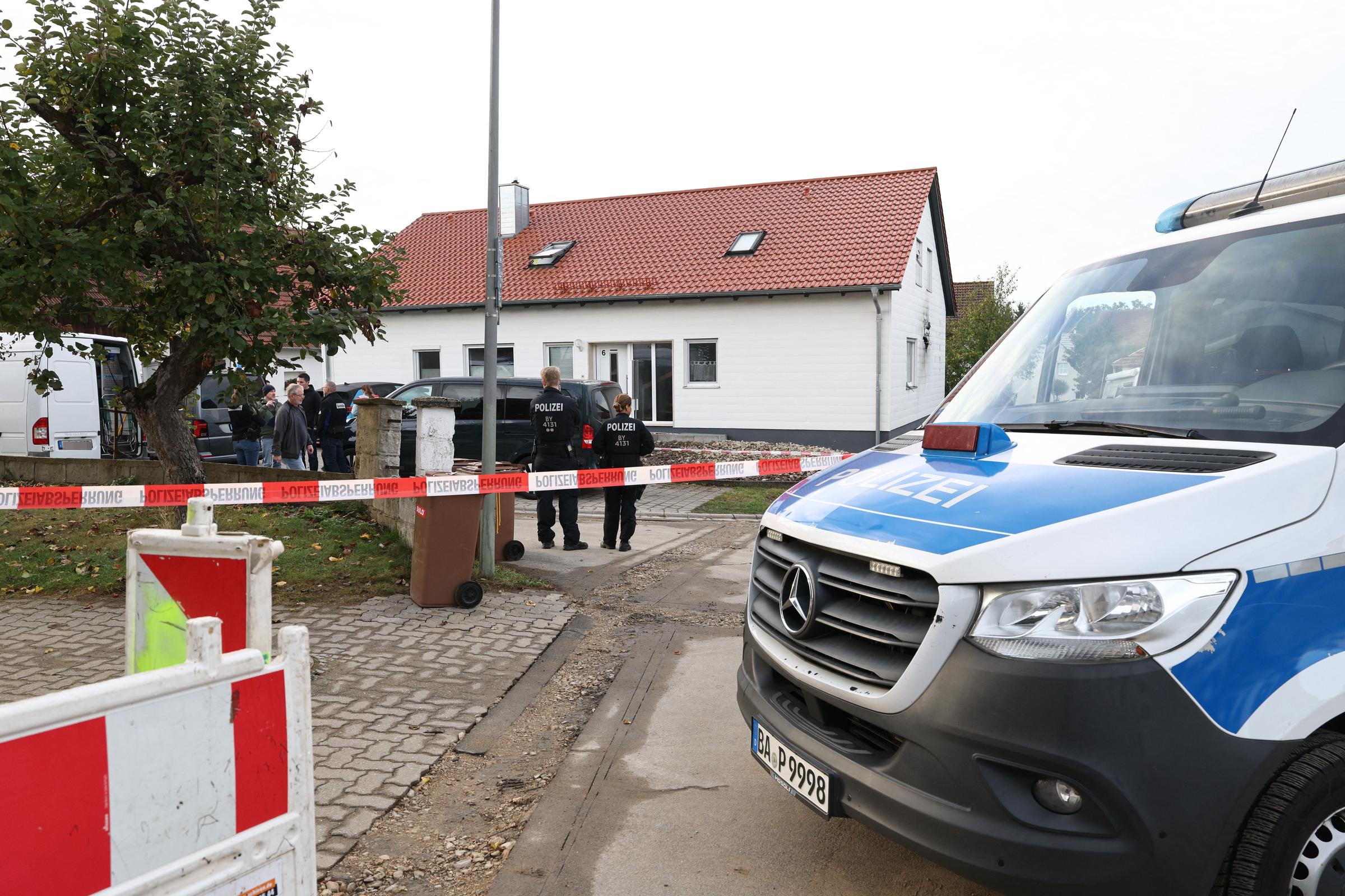 Polizei vor Ort in Berngau | Quelle: Getty Images