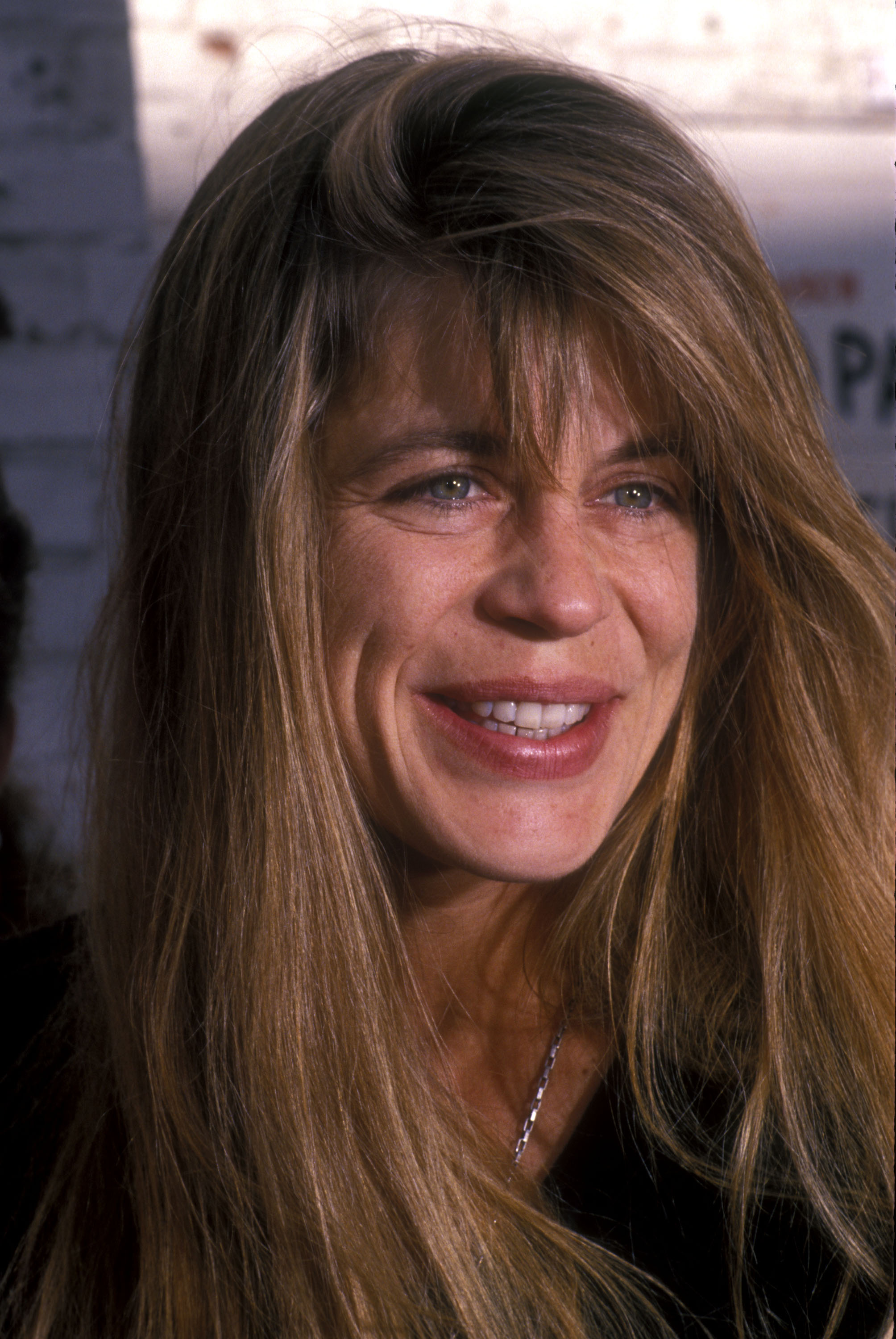 Linda Hamilton wird am 2. August 1991 im Canon Theater in Beverly Hills, Kalifornien, fotografiert. | Quelle: Getty Images