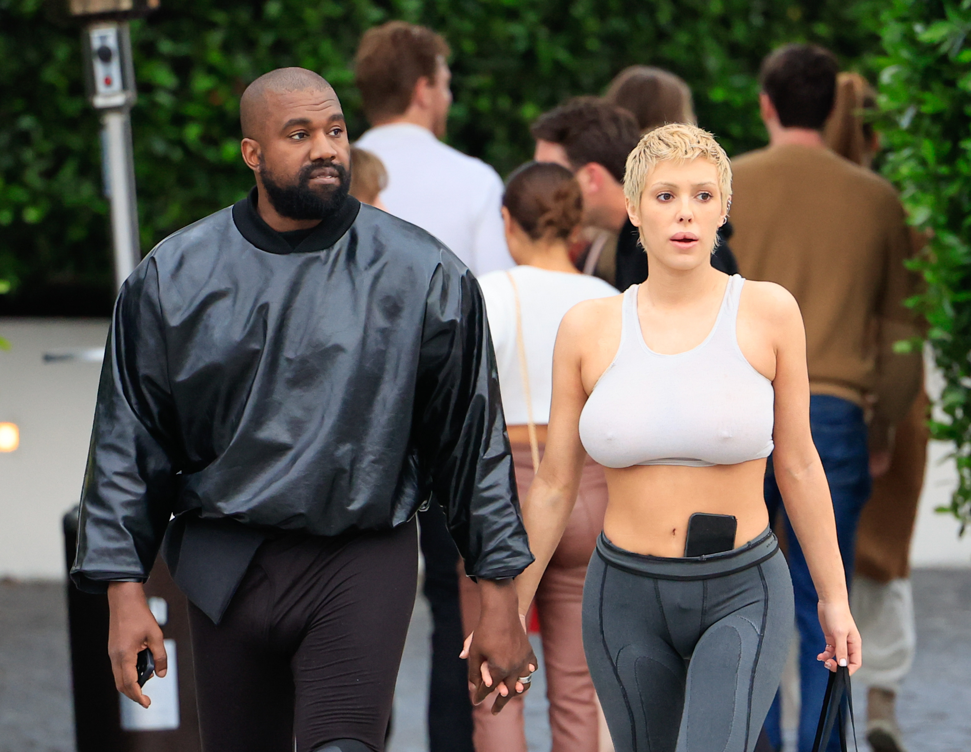 Kanye West und Bianca Censori wurden am 13. Mai 2023 in Los Angeles, Kalifornien, gesichtet. | Quelle: Getty Images